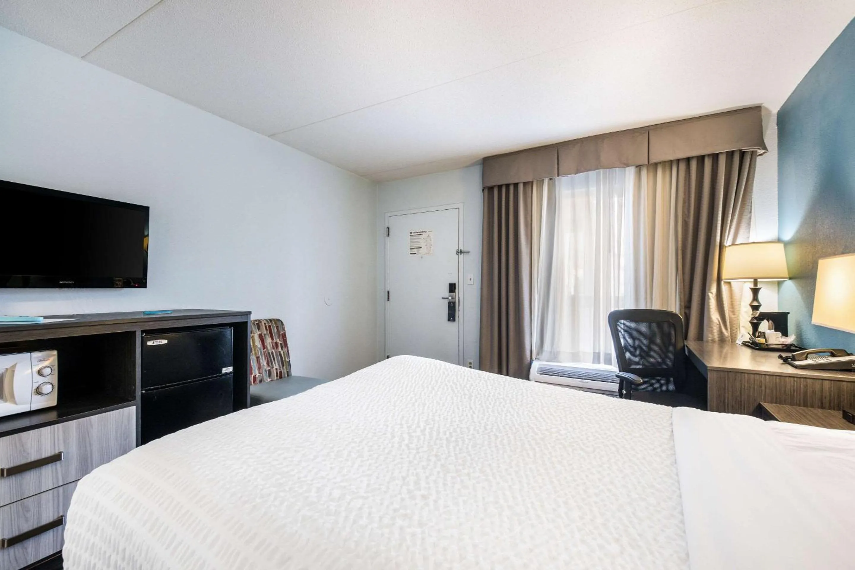 Bedroom, Bed in Clarion Inn Cleveland near University