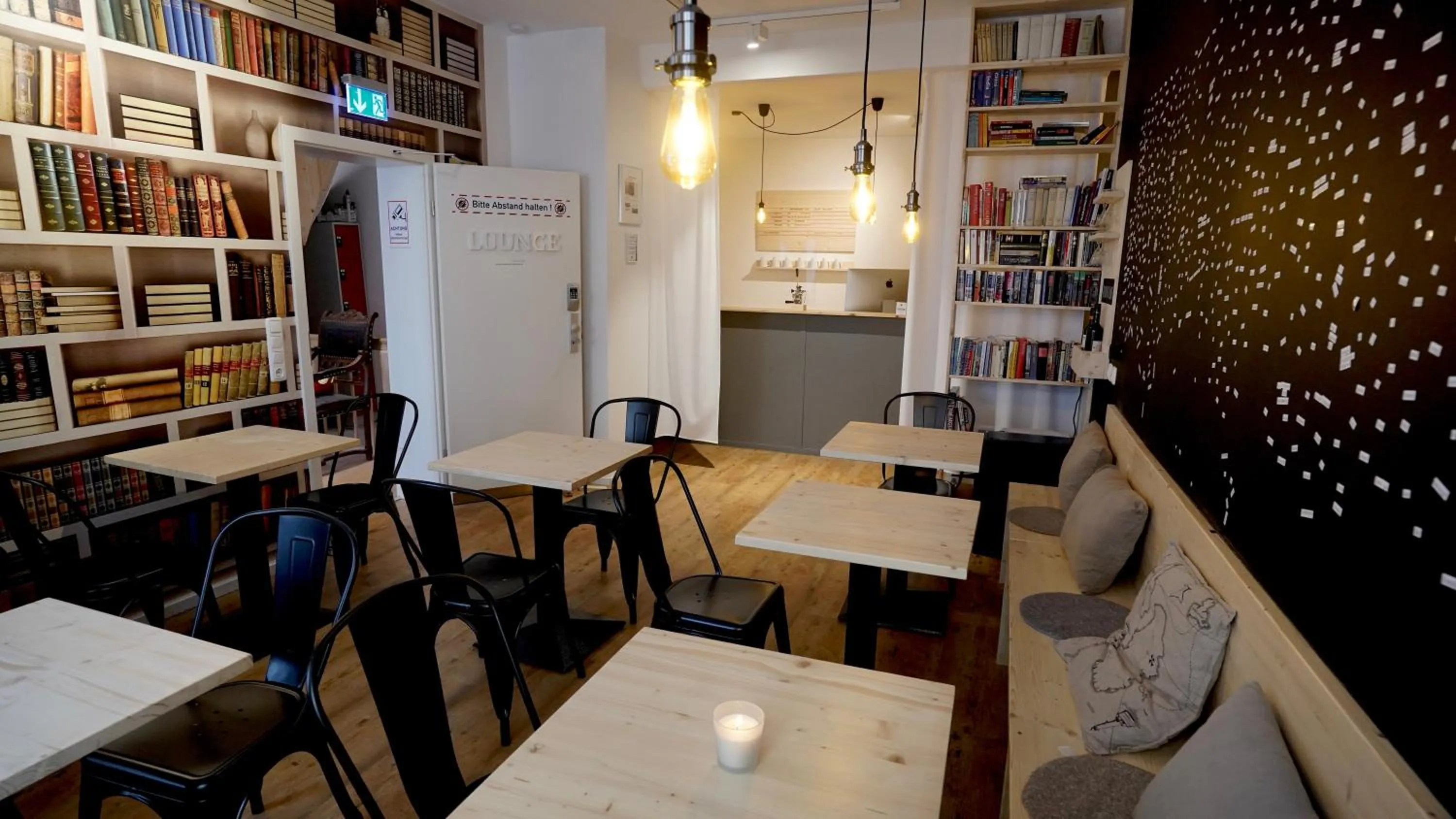 Lounge or bar in Old Kings Design Hostel