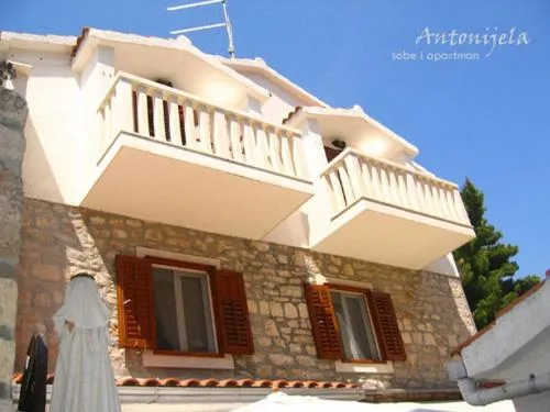 Apartment & Rooms Antonijela