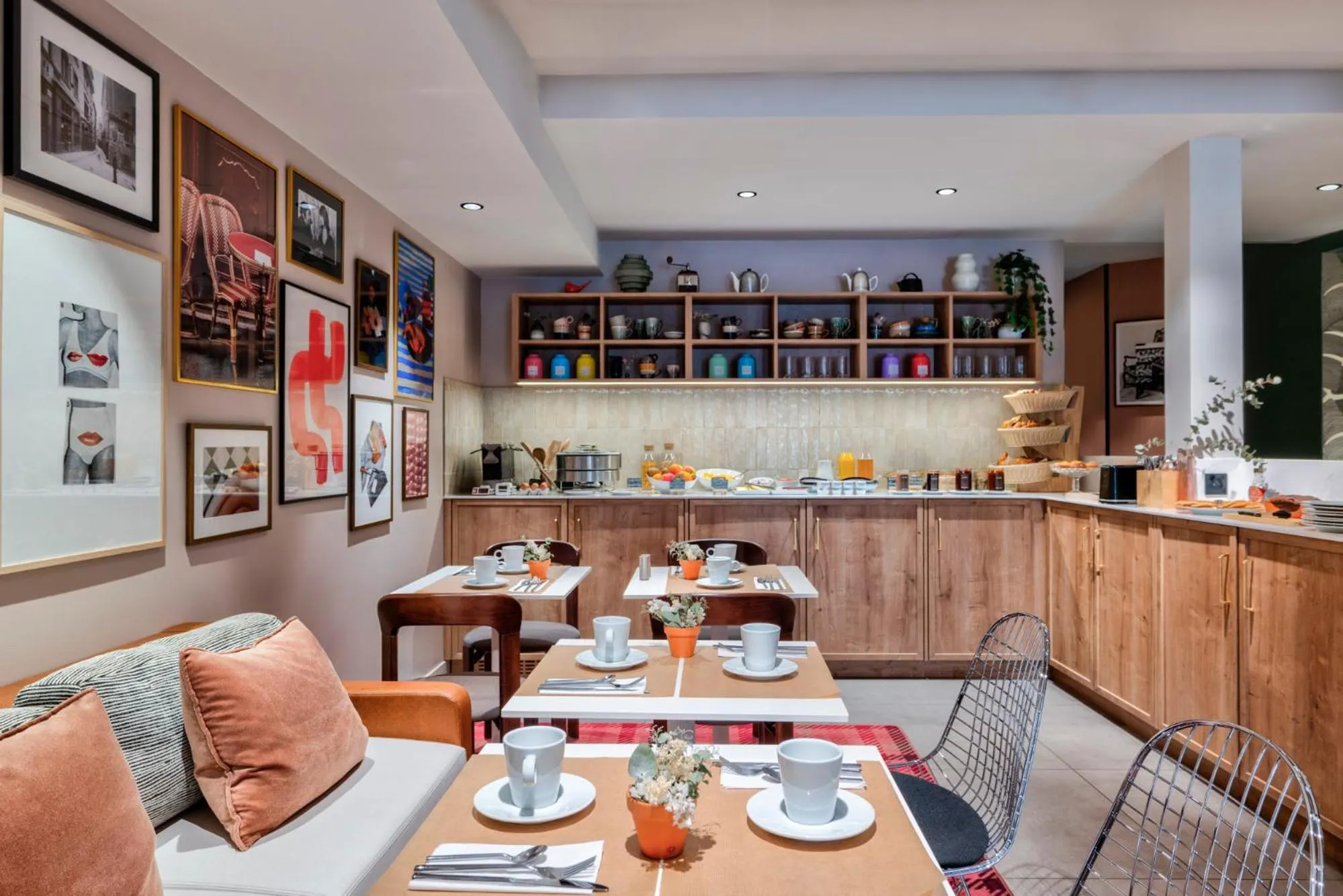 Food and drinks in Republik Hotel