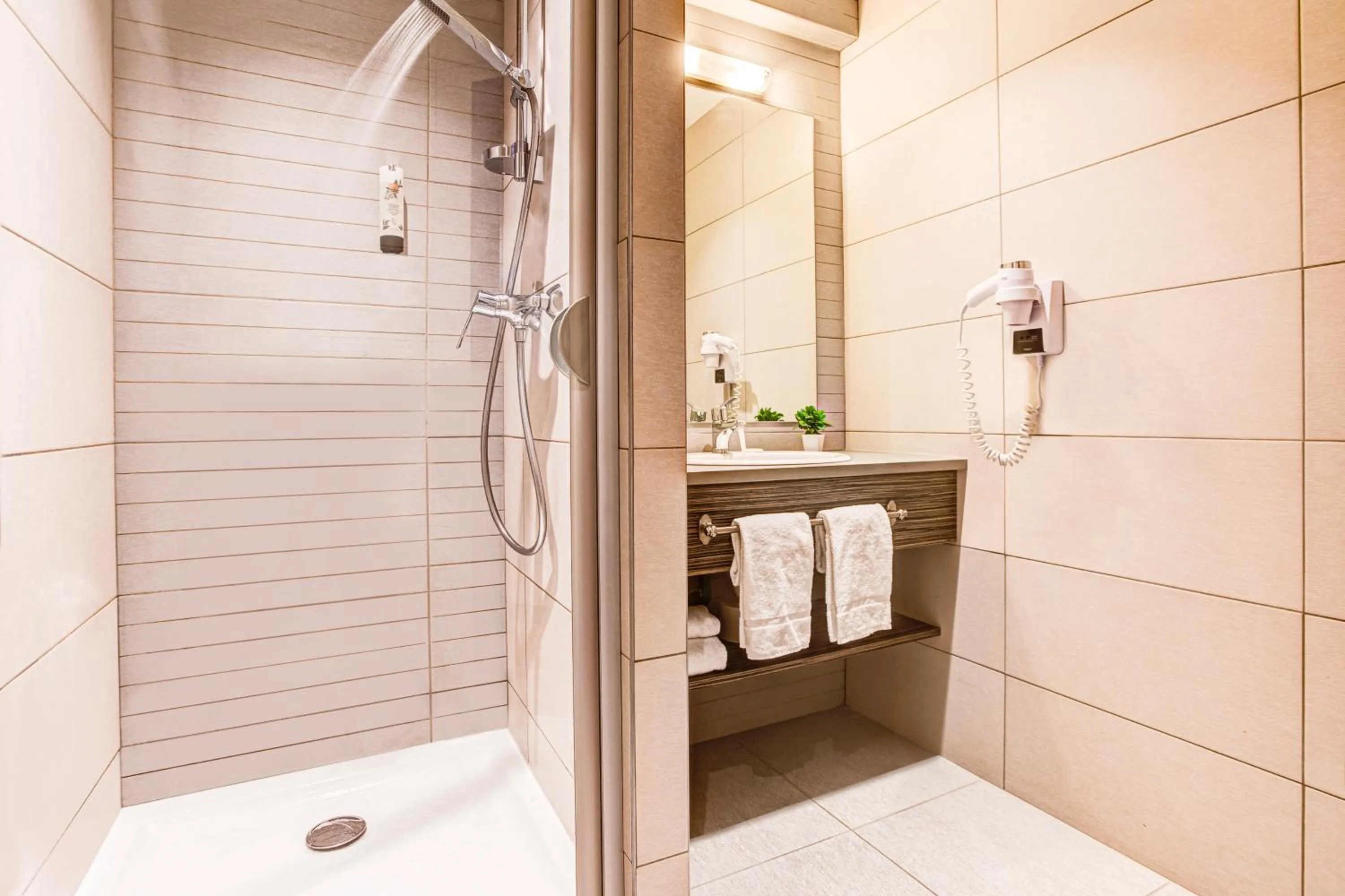 Shower in Republik Hotel