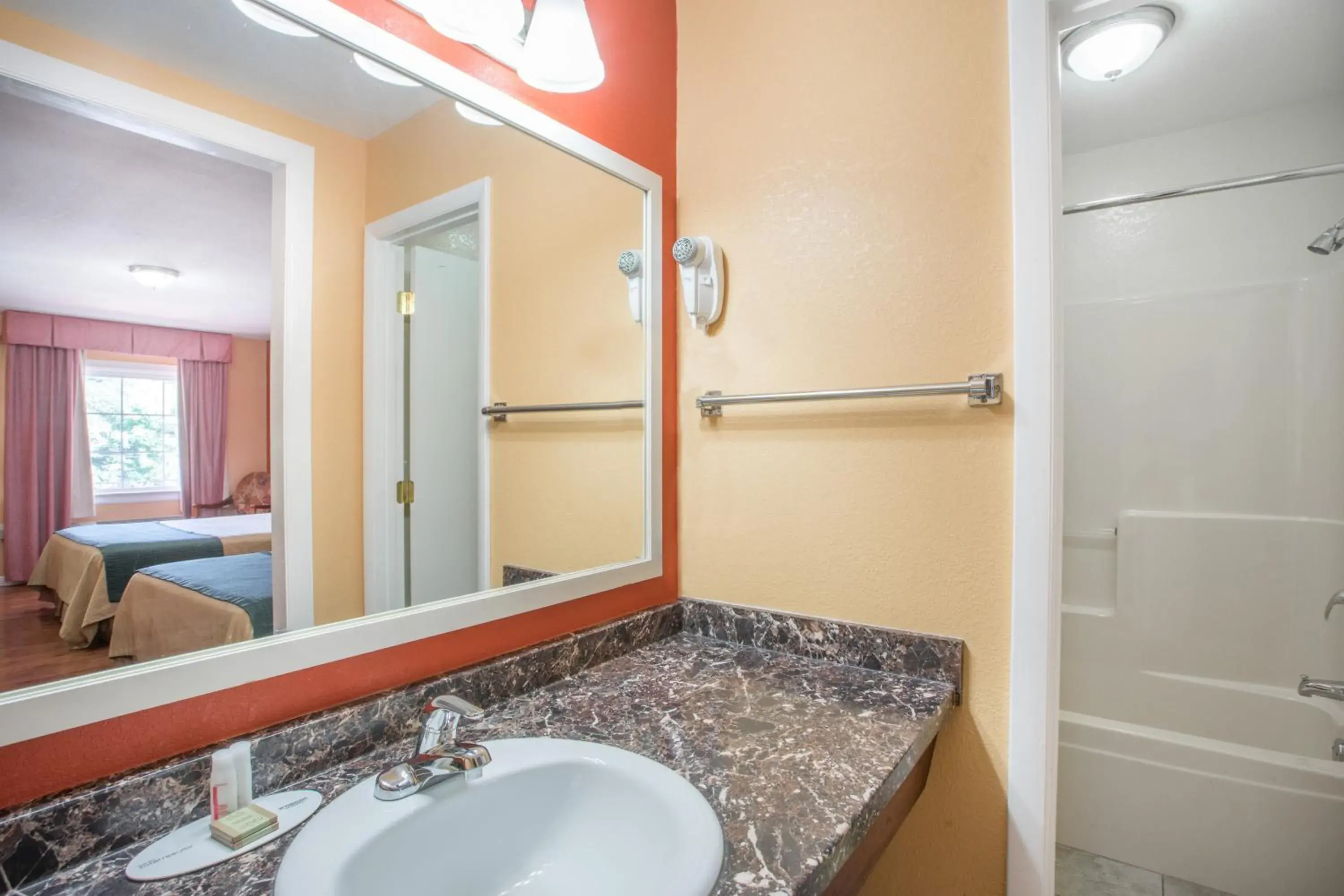 Queen Room with Two Queen Beds - Non-Smoking in The Hillside Hotel Queen Room with Two Queen Beds - Non-Smoking in The Hillside Hotel