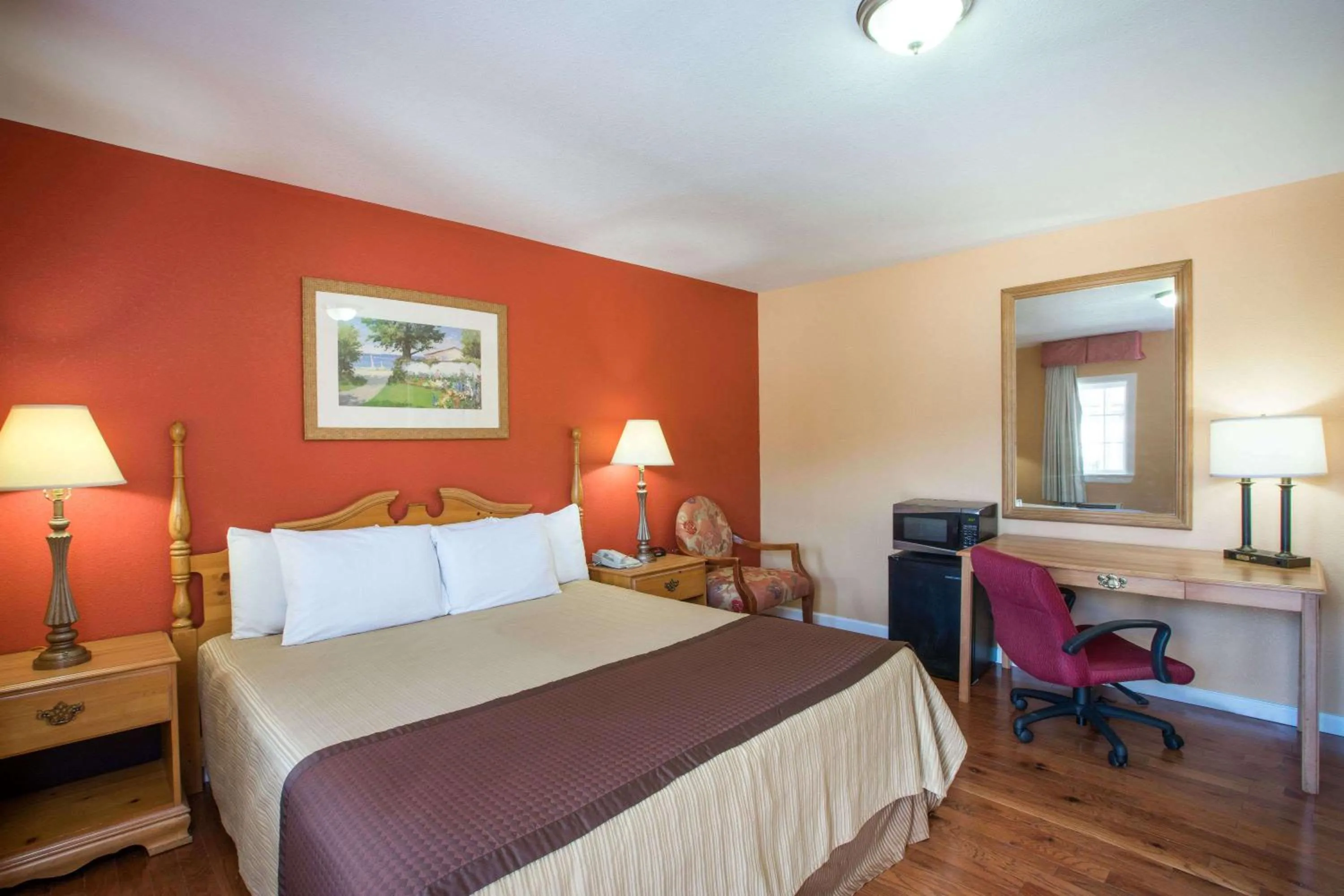 Photo of the whole room, Bed in The Hillside Hotel