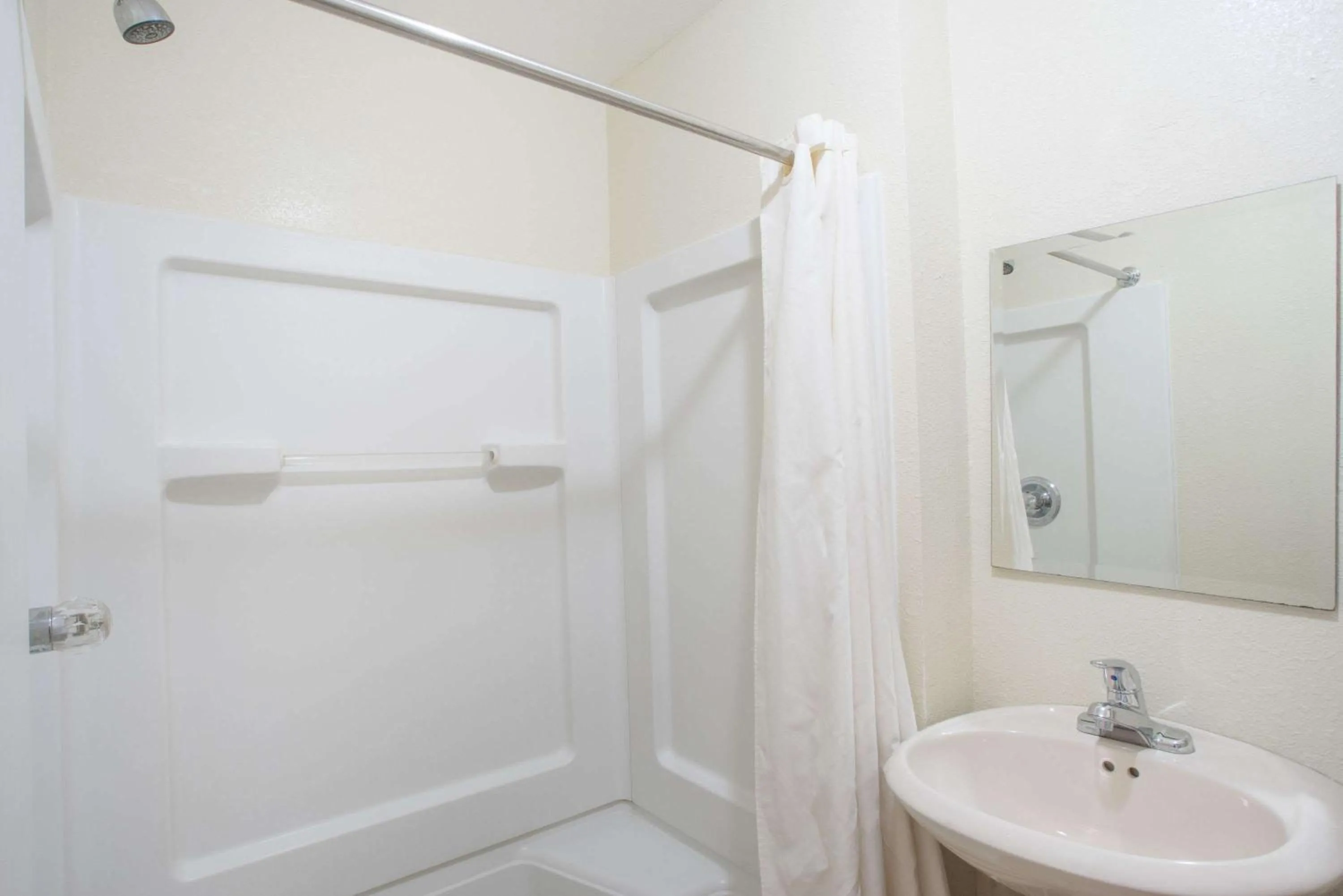 Photo of the whole room in The Hillside Hotel