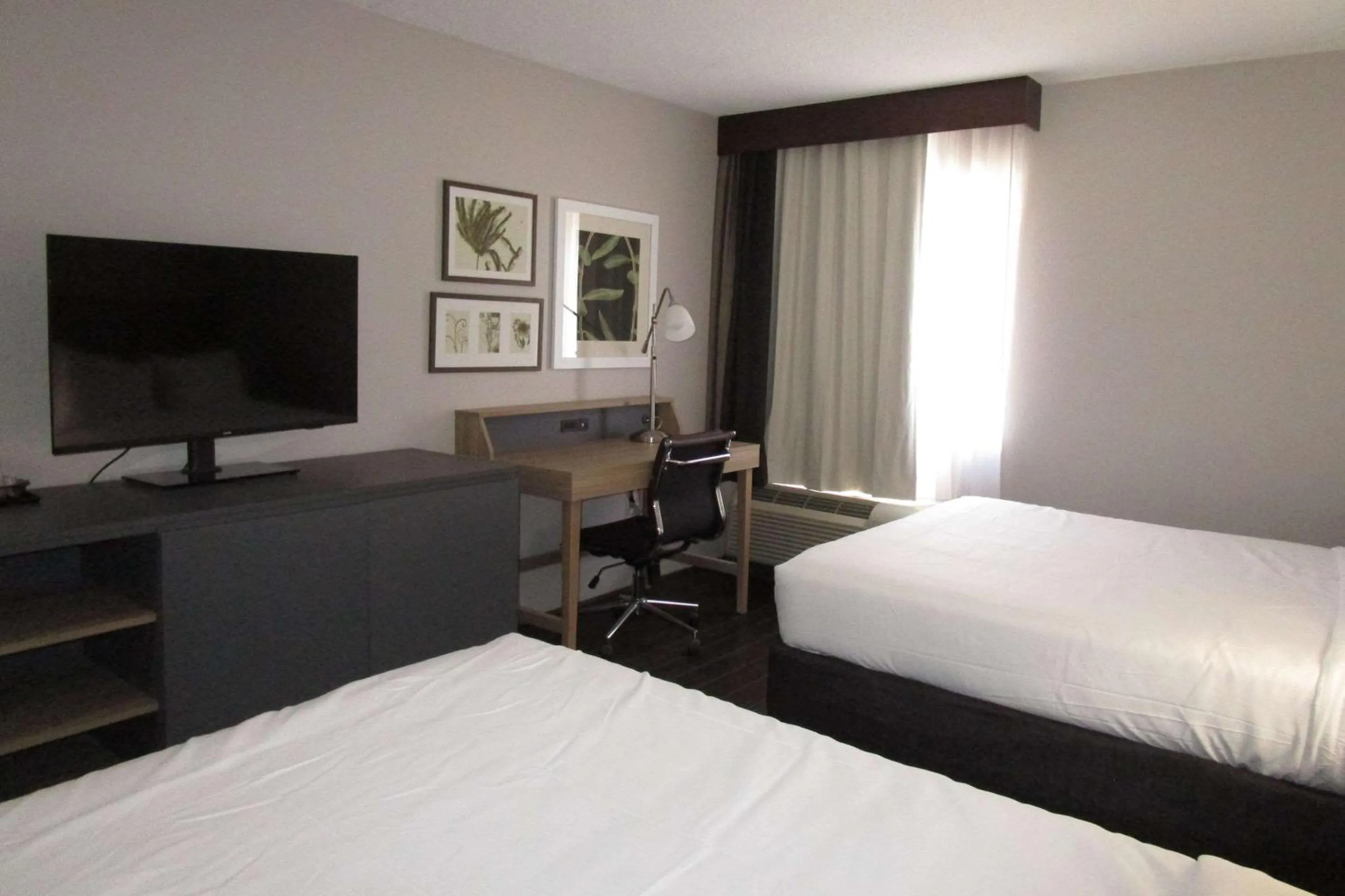 Bedroom, Bed in Country Inn & Suites by Radisson, Dunbar - Charleston