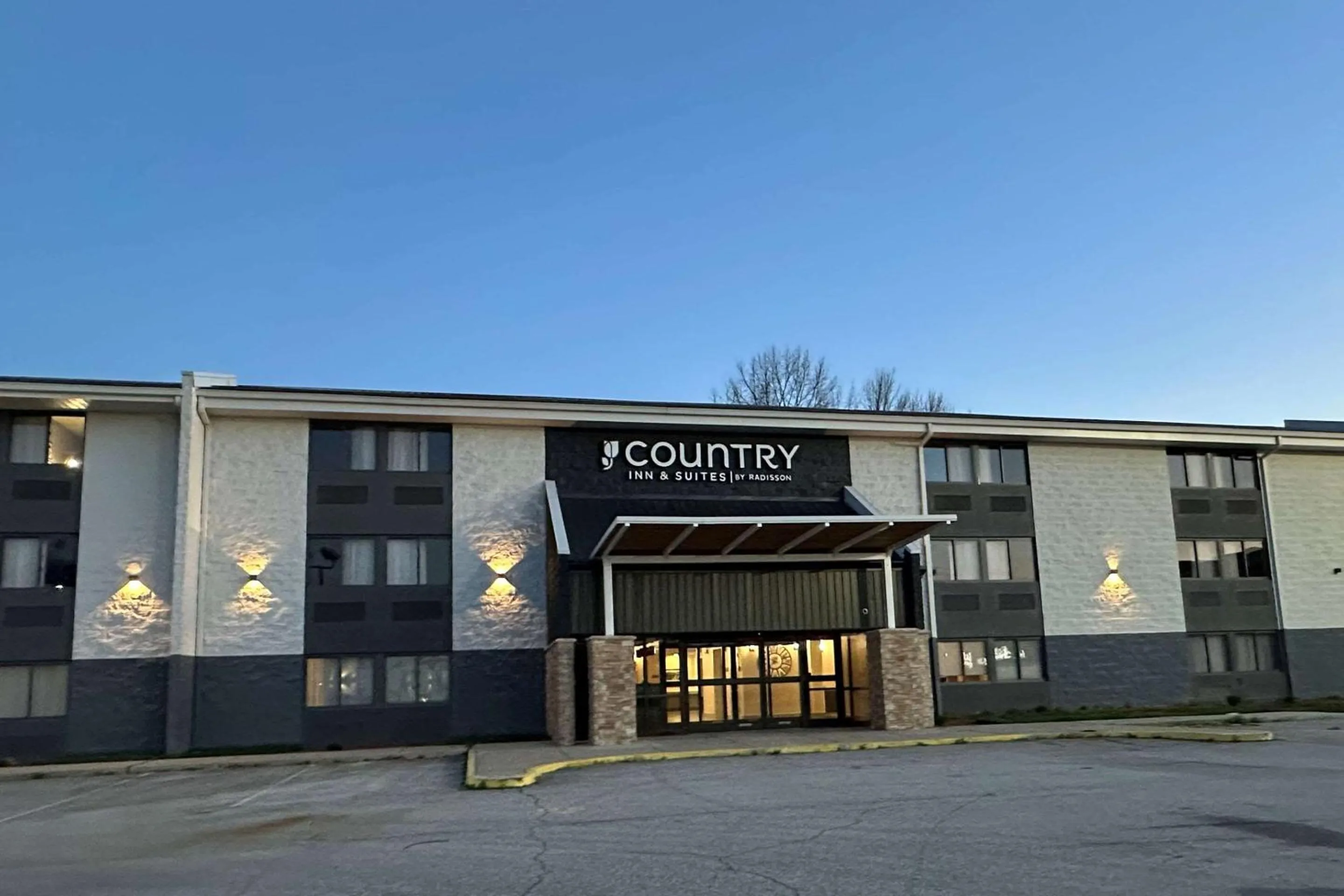 Property building in Country Inn & Suites by Radisson, Dunbar - Charleston