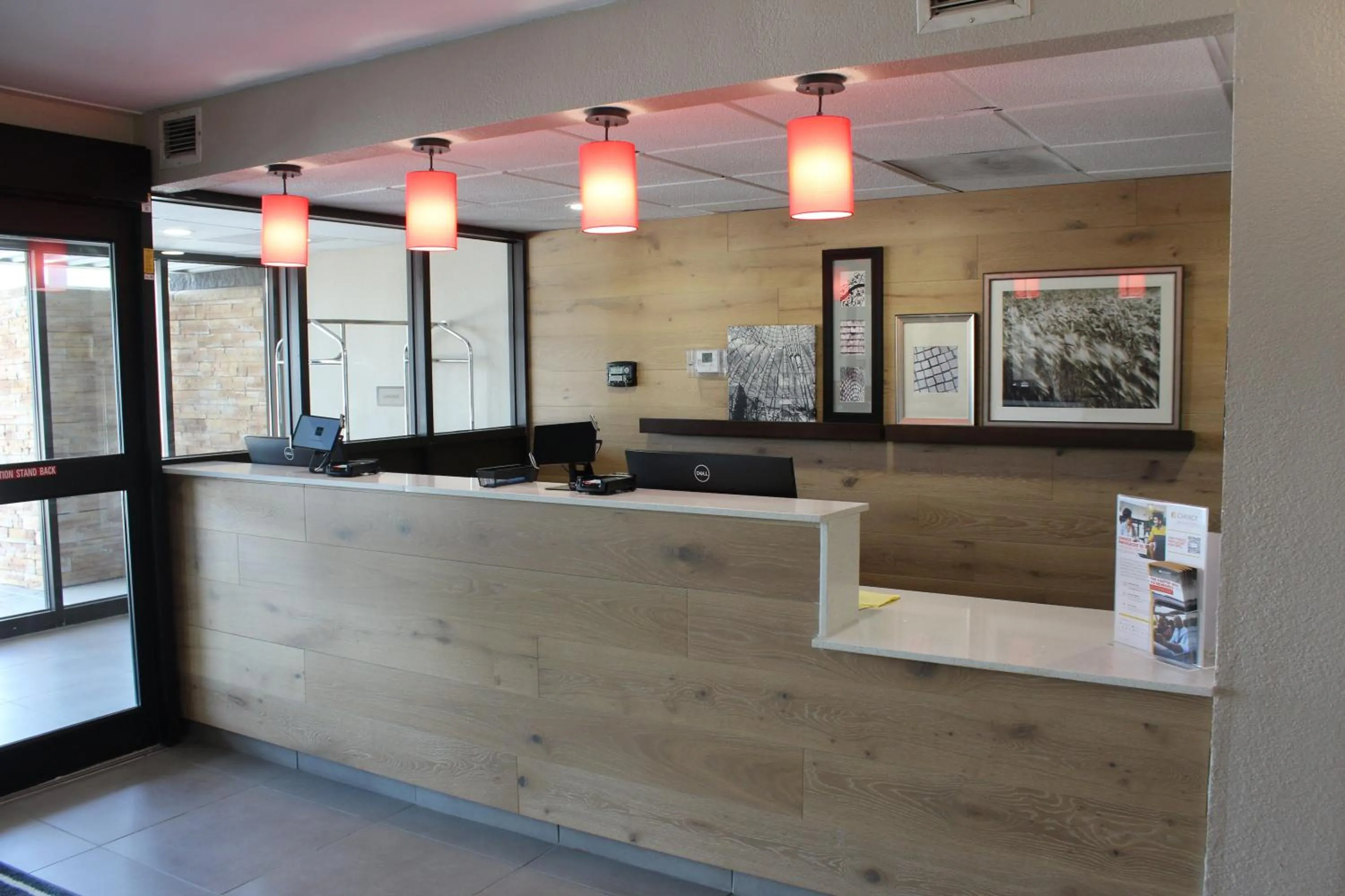 Lobby or reception in Country Inn & Suites by Radisson, Dunbar - Charleston