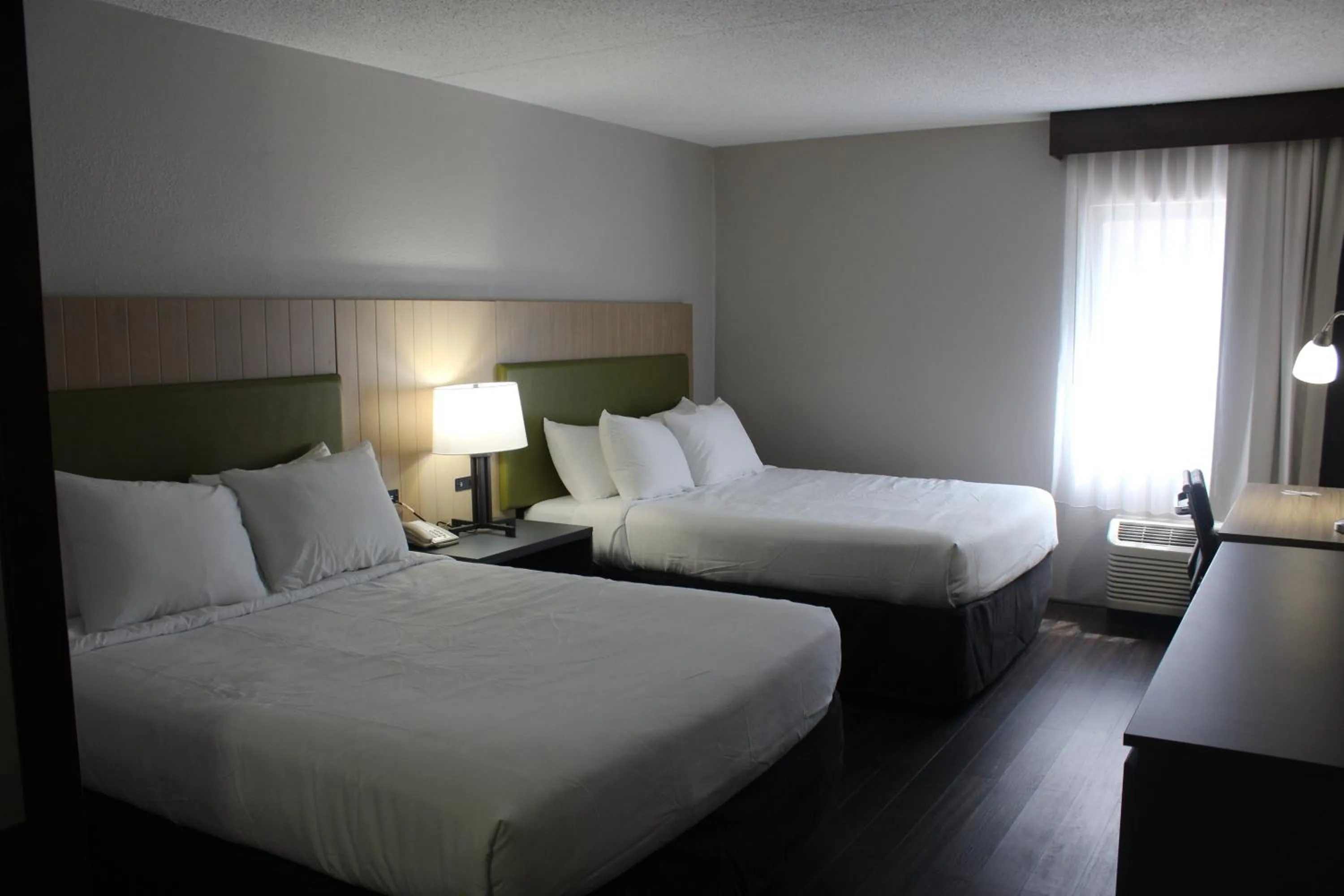 Bedroom, Bed in Country Inn & Suites by Radisson, Dunbar - Charleston