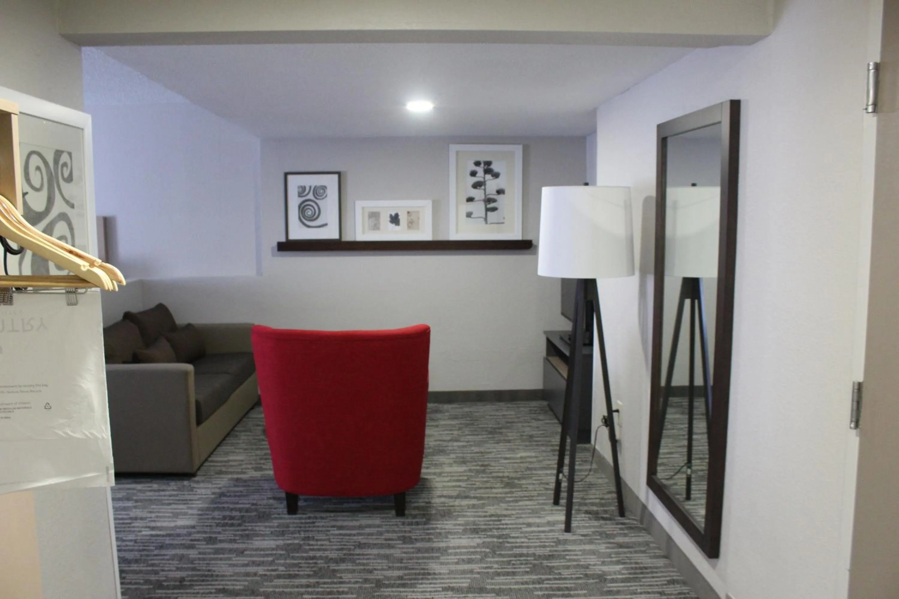 Seating area in Country Inn & Suites by Radisson, Dunbar - Charleston