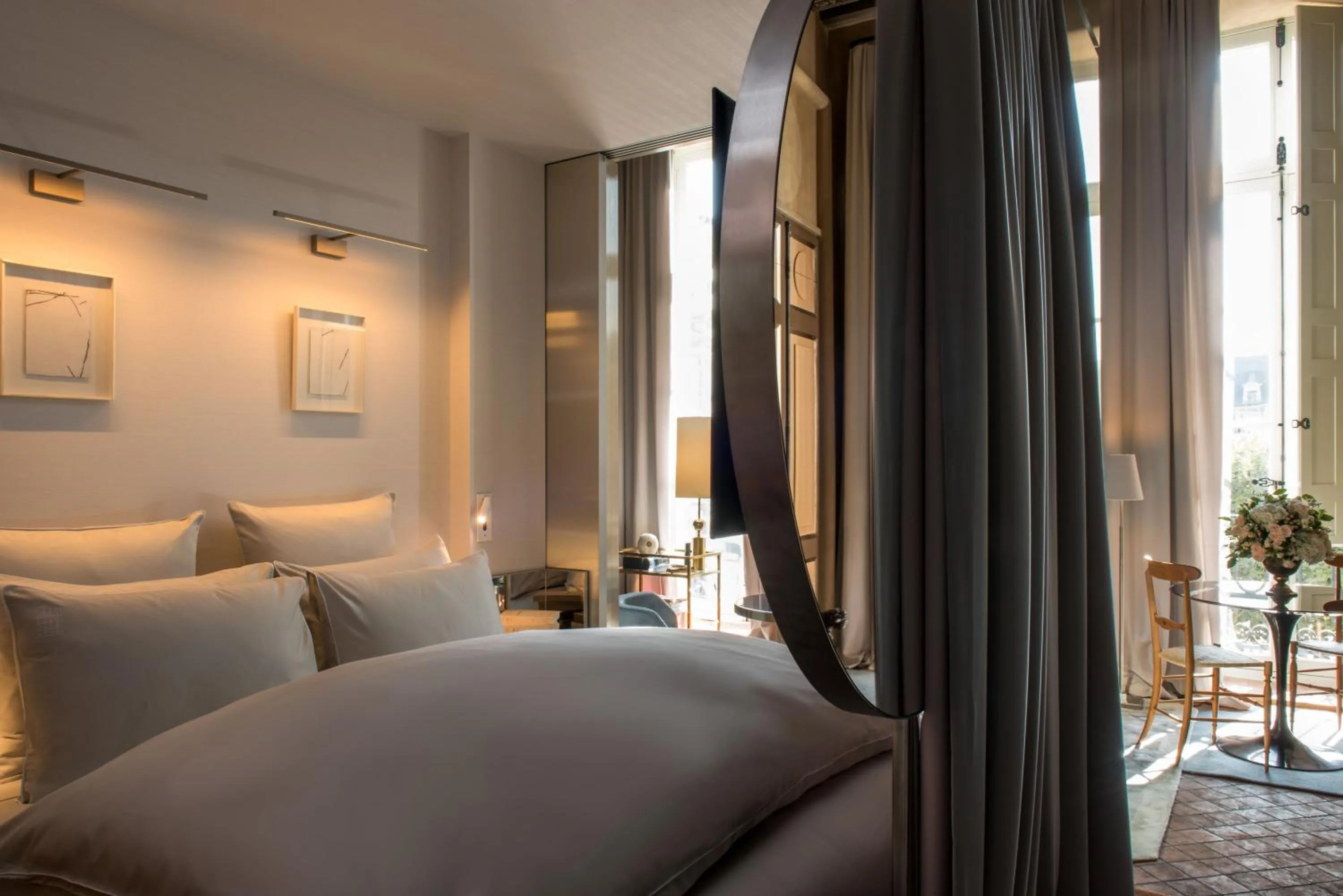 Bed in Cour des Vosges - Evok Collection