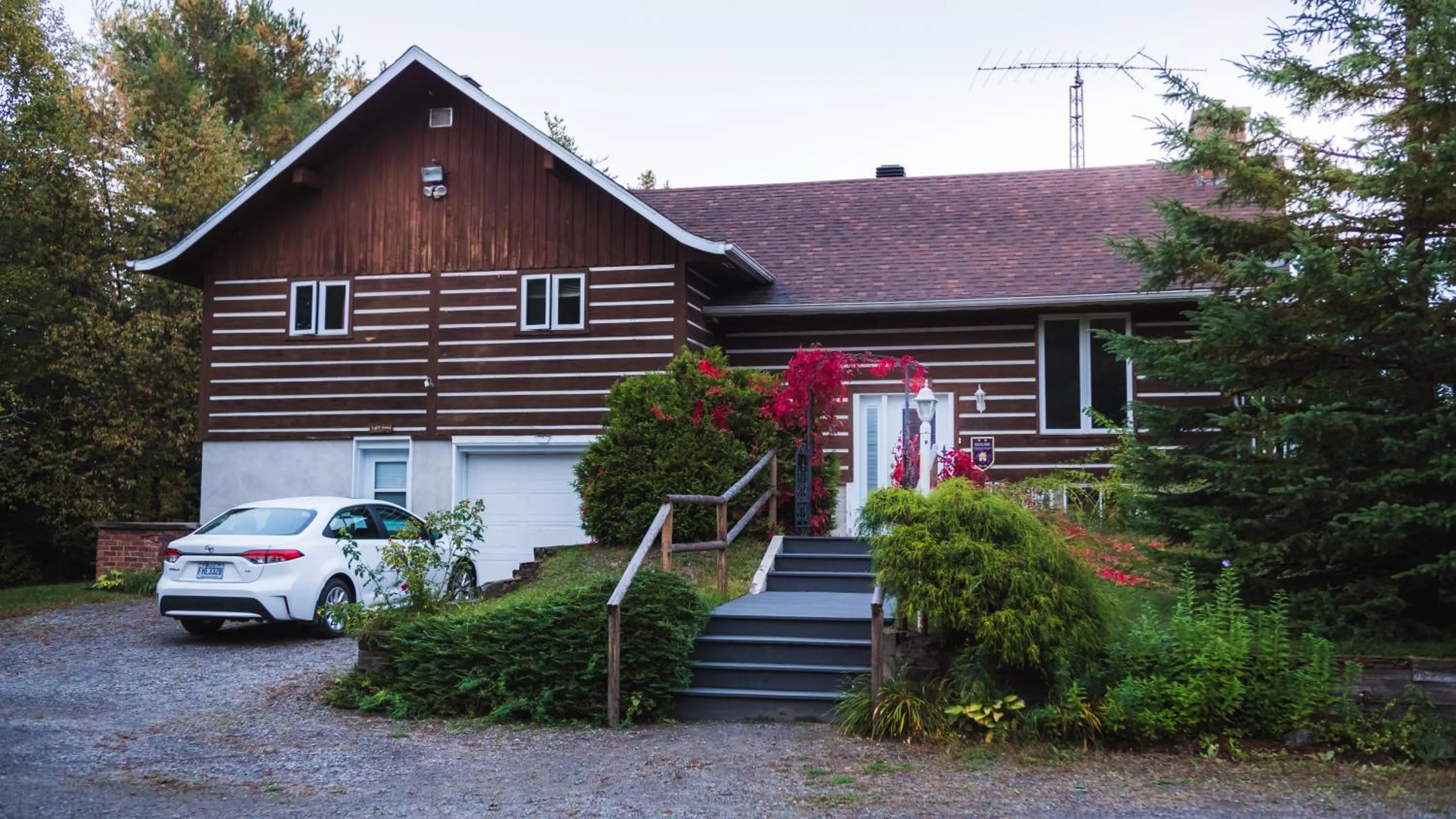 Facade/entrance in L'Auberge Refuge du Trappeur