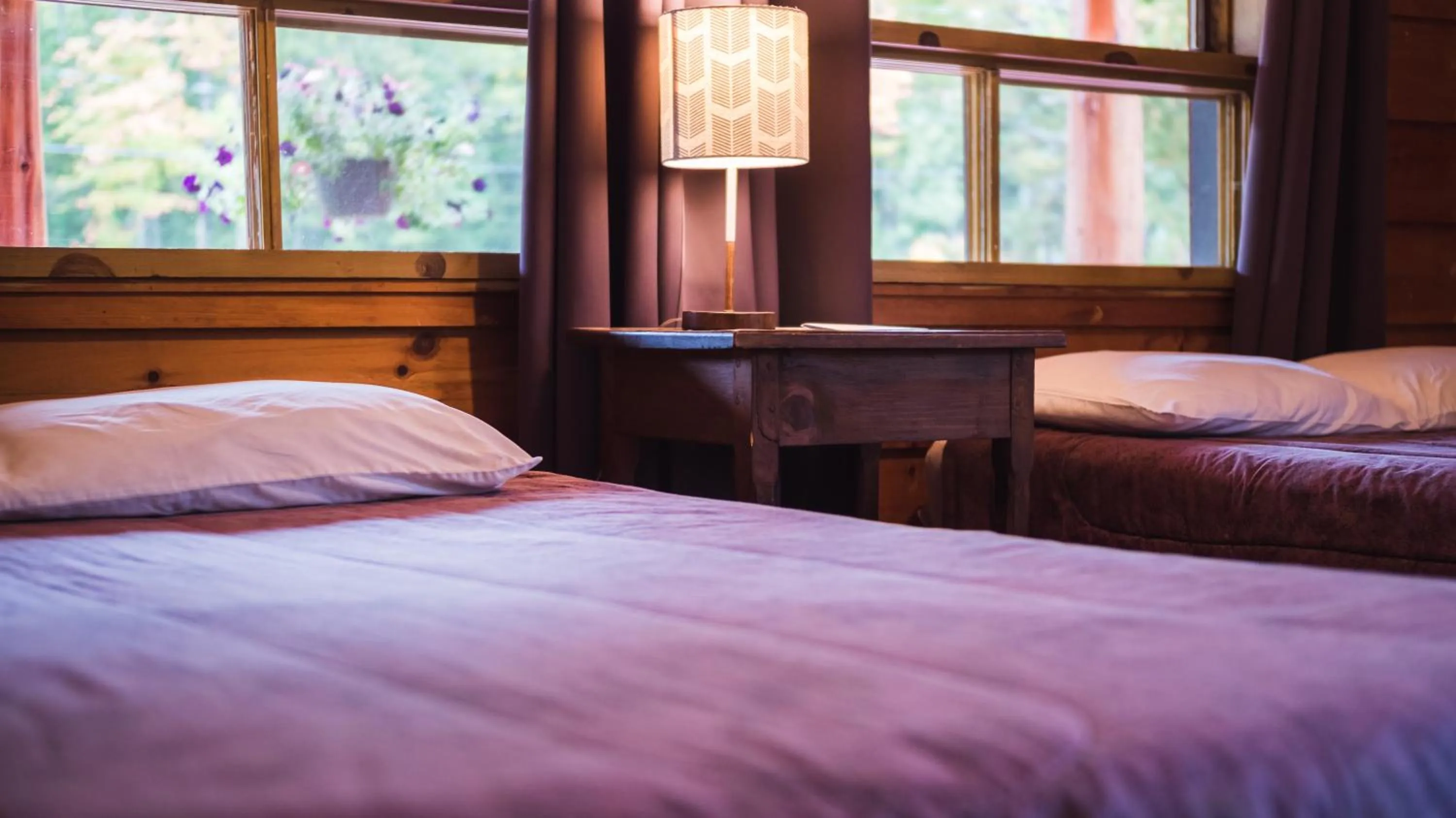 Bedroom, Bed in L'Auberge Refuge du Trappeur