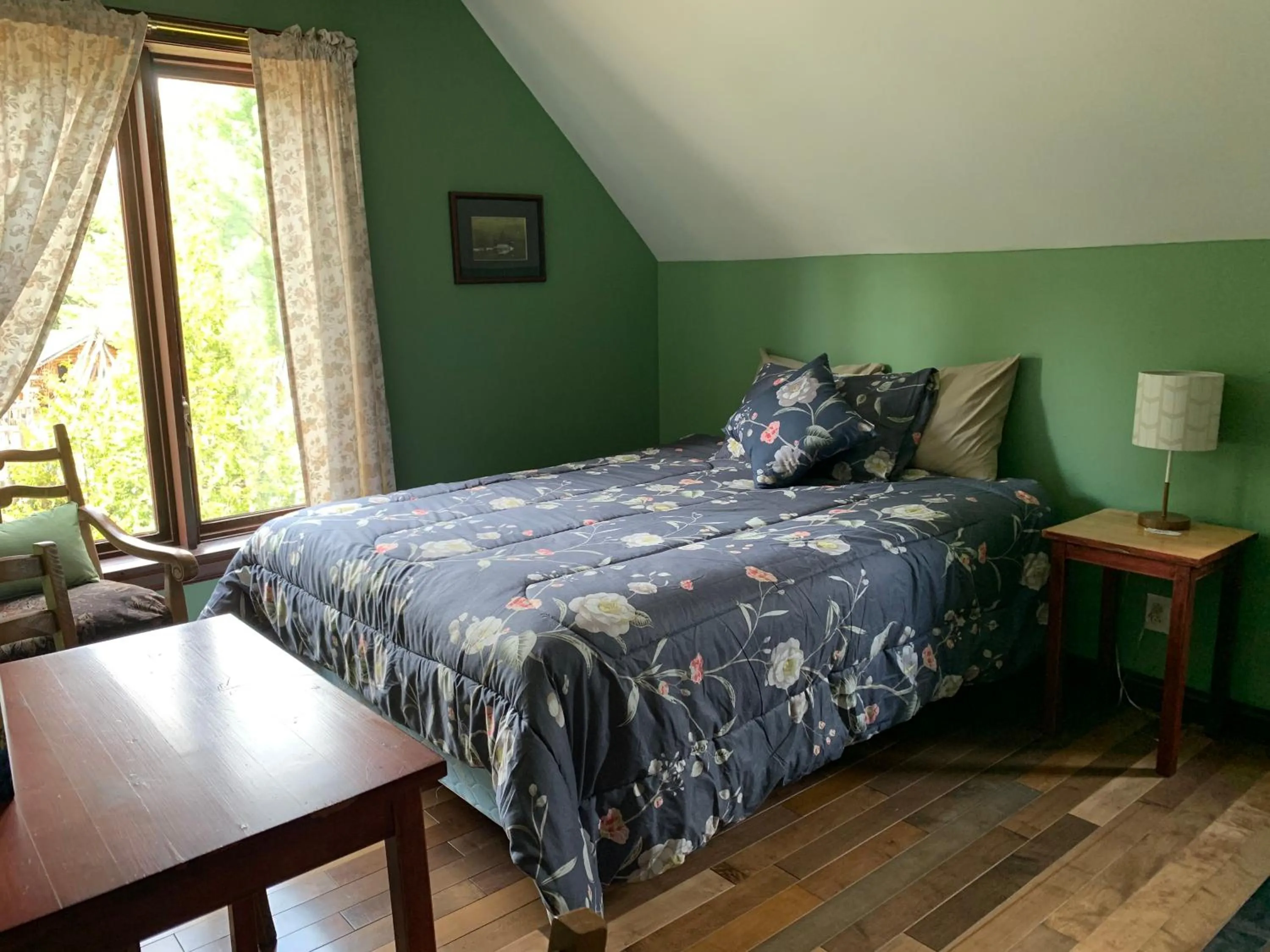 Photo of the whole room, Bed in L'Auberge Refuge du Trappeur