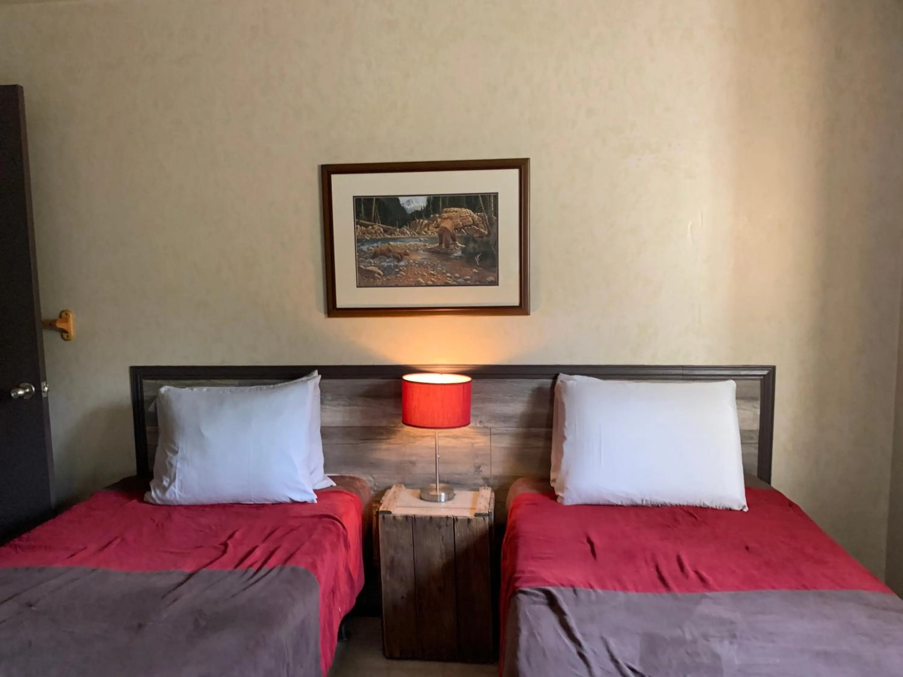 Bedroom, Bed in L'Auberge Refuge du Trappeur