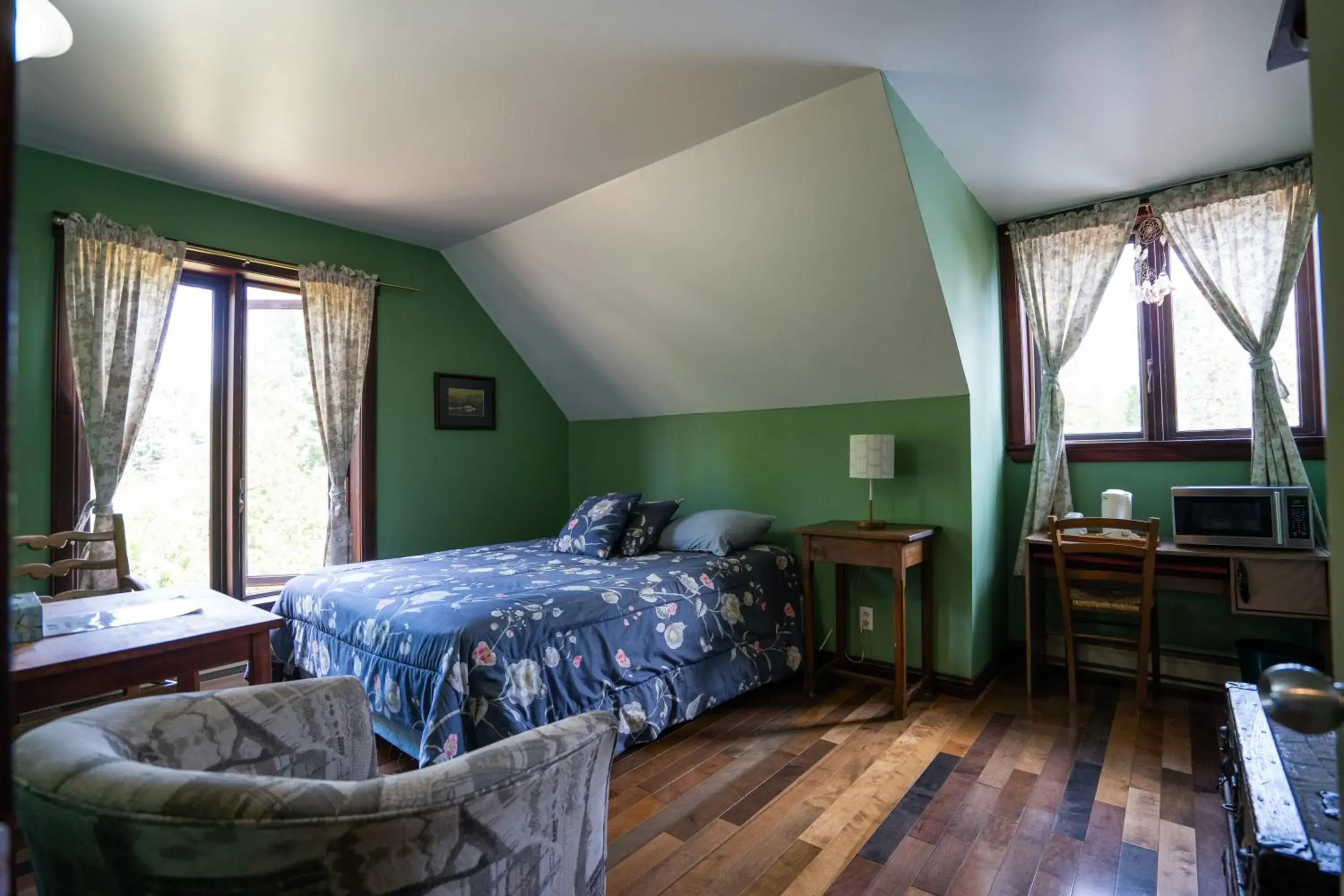 Queen Room in L'Auberge Refuge du Trappeur Queen Room in L'Auberge Refuge du Trappeur