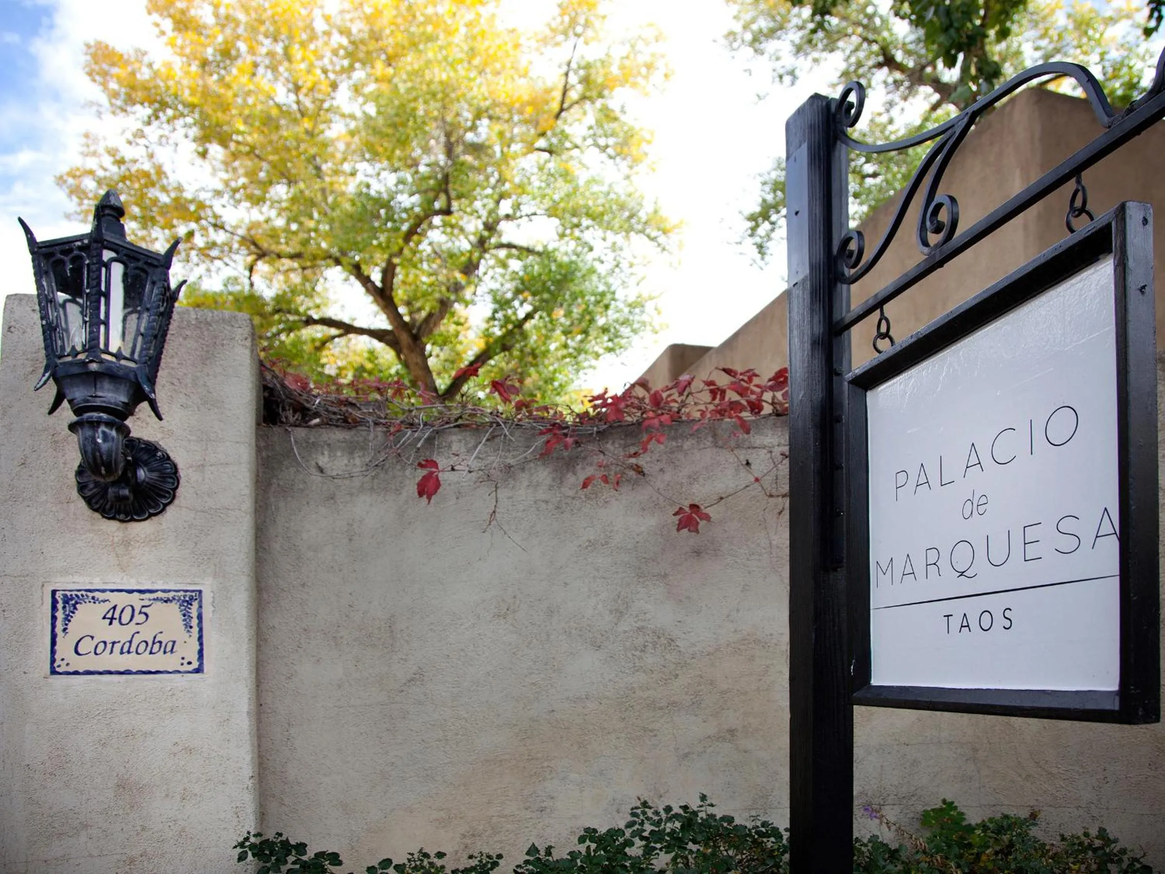 Property logo or sign in Palacio de Marquesa