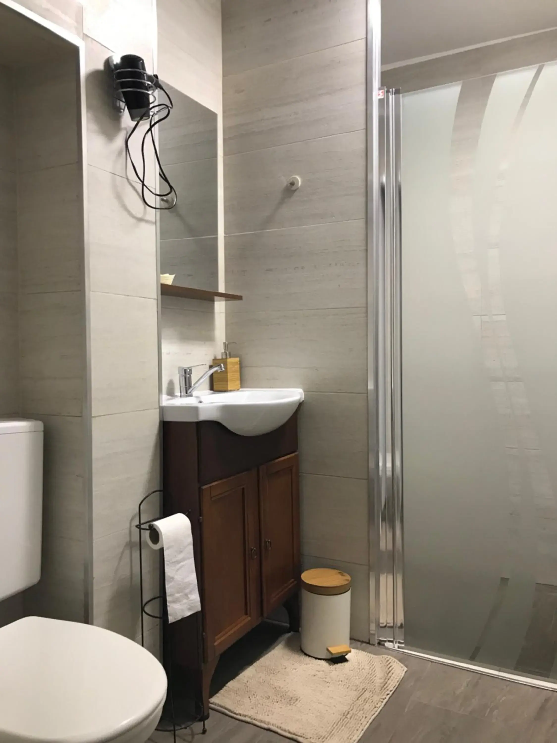 Twin Room with Bathroom - single occupancy in Tannenhof Twin Room with Bathroom - single occupancy in Tannenhof