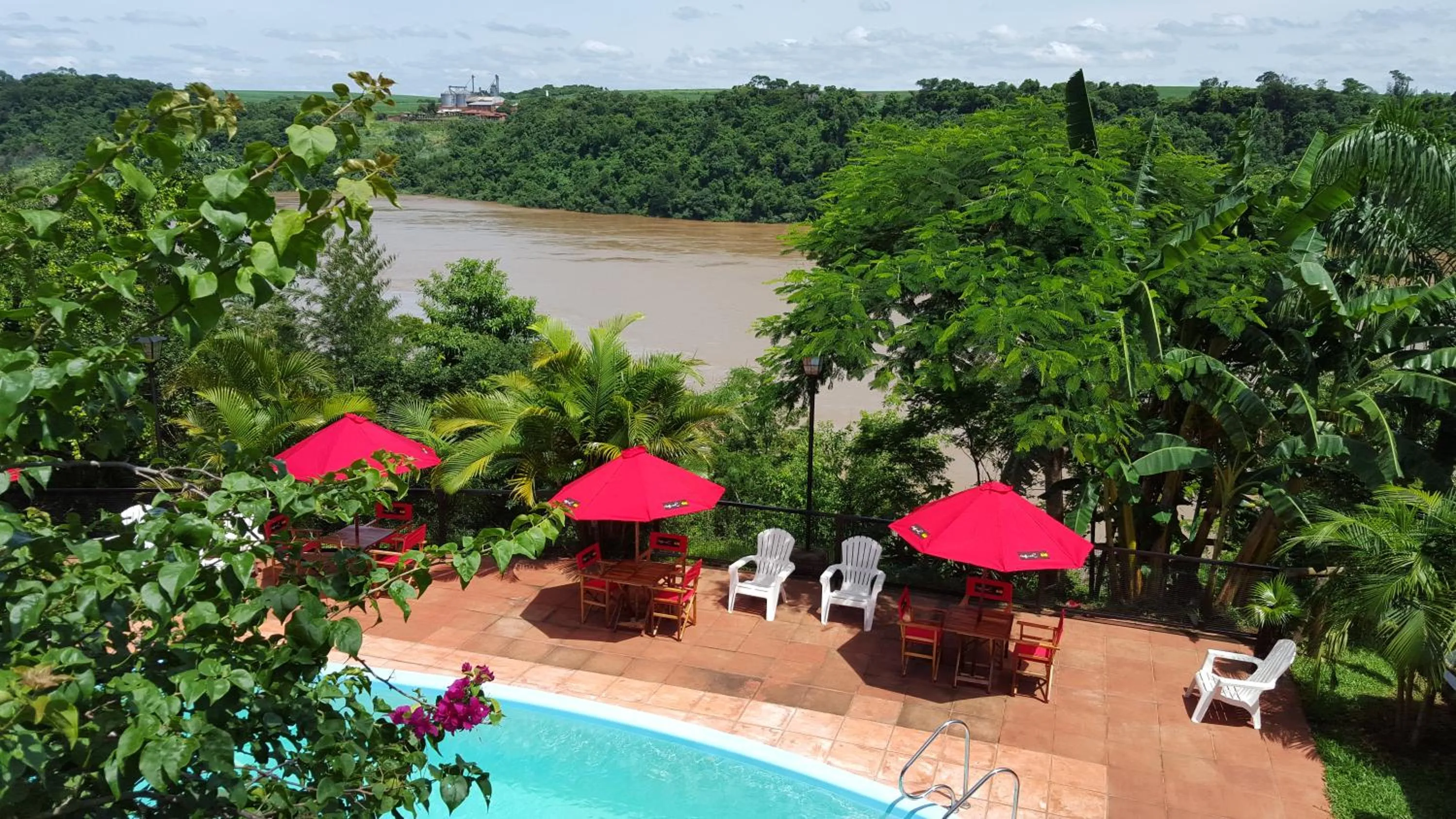 Swimming pool in Costa del Sol Iguazú