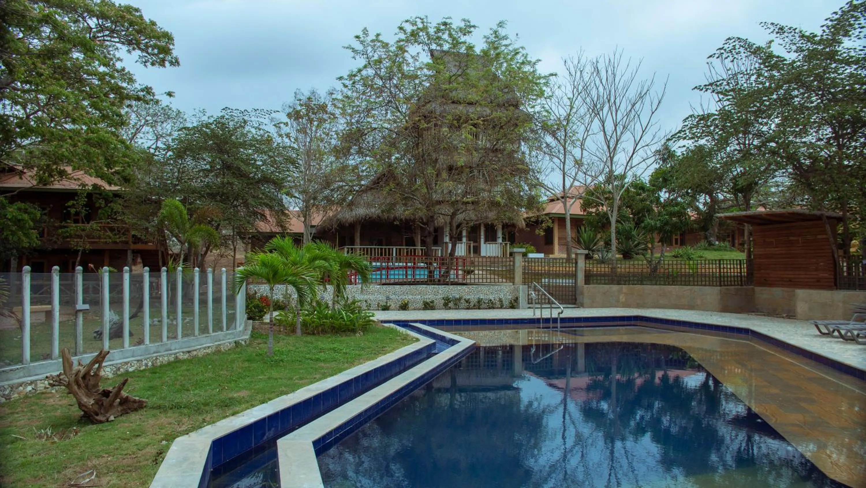 Swimming pool in Samadhi Ecohotel by Rotamundos