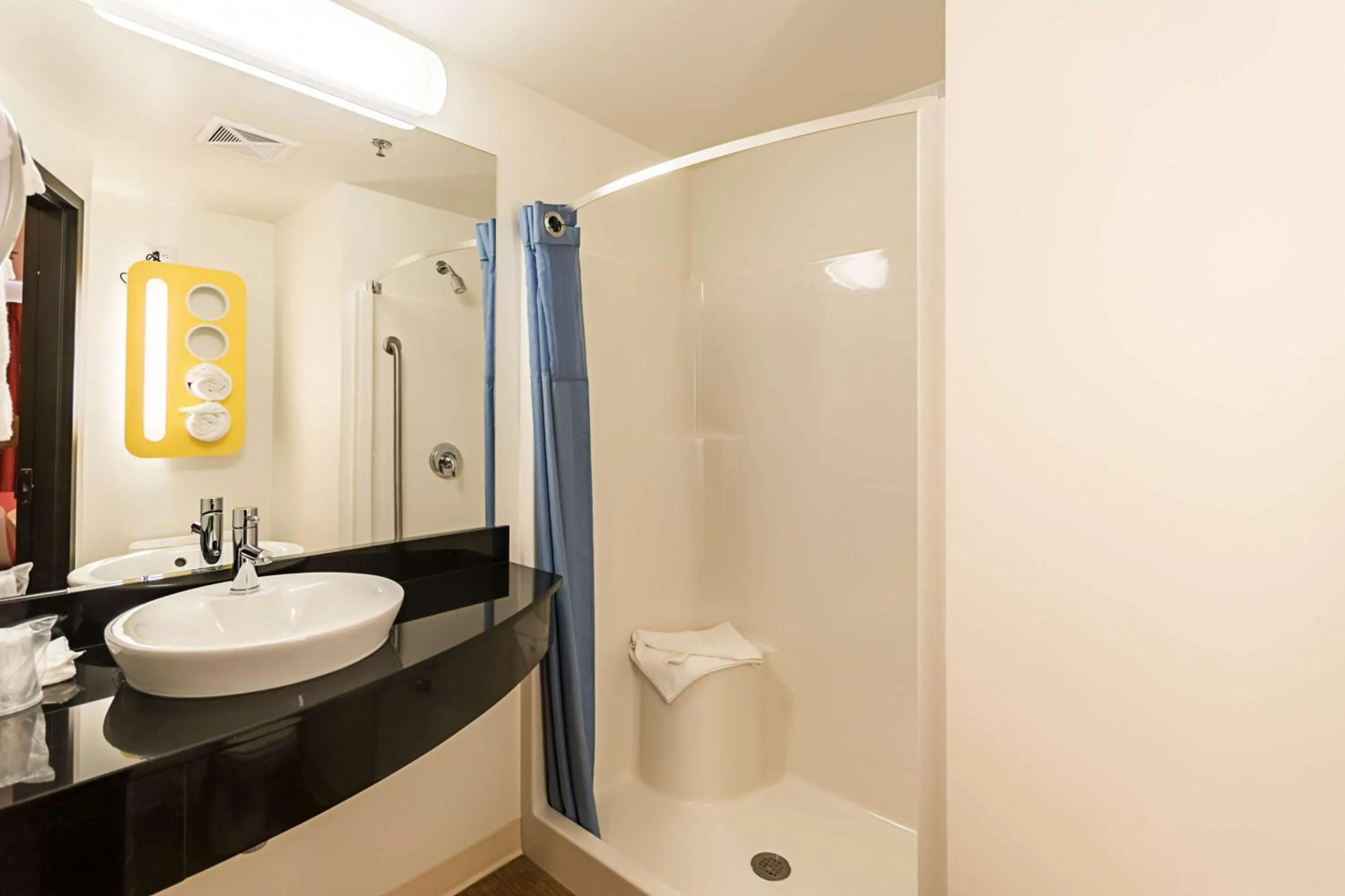 Bathroom in Motel 6-Moosomin, SK