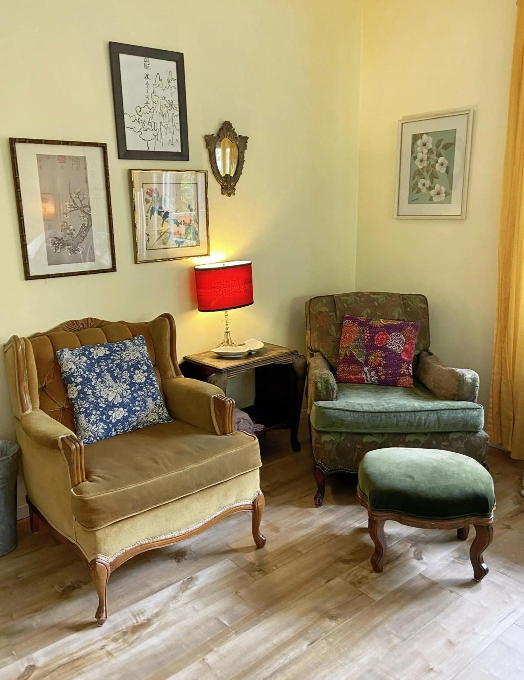 Seating area in Wisteria Guest House