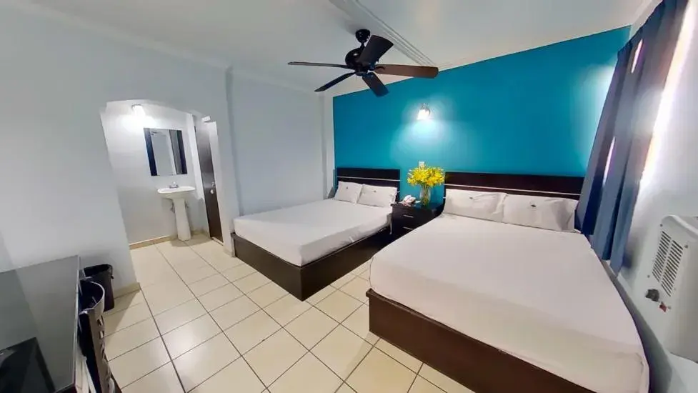 Double Room with Two Double Beds in Motel Las Fuentes Double Room with Two Double Beds in Motel Las Fuentes