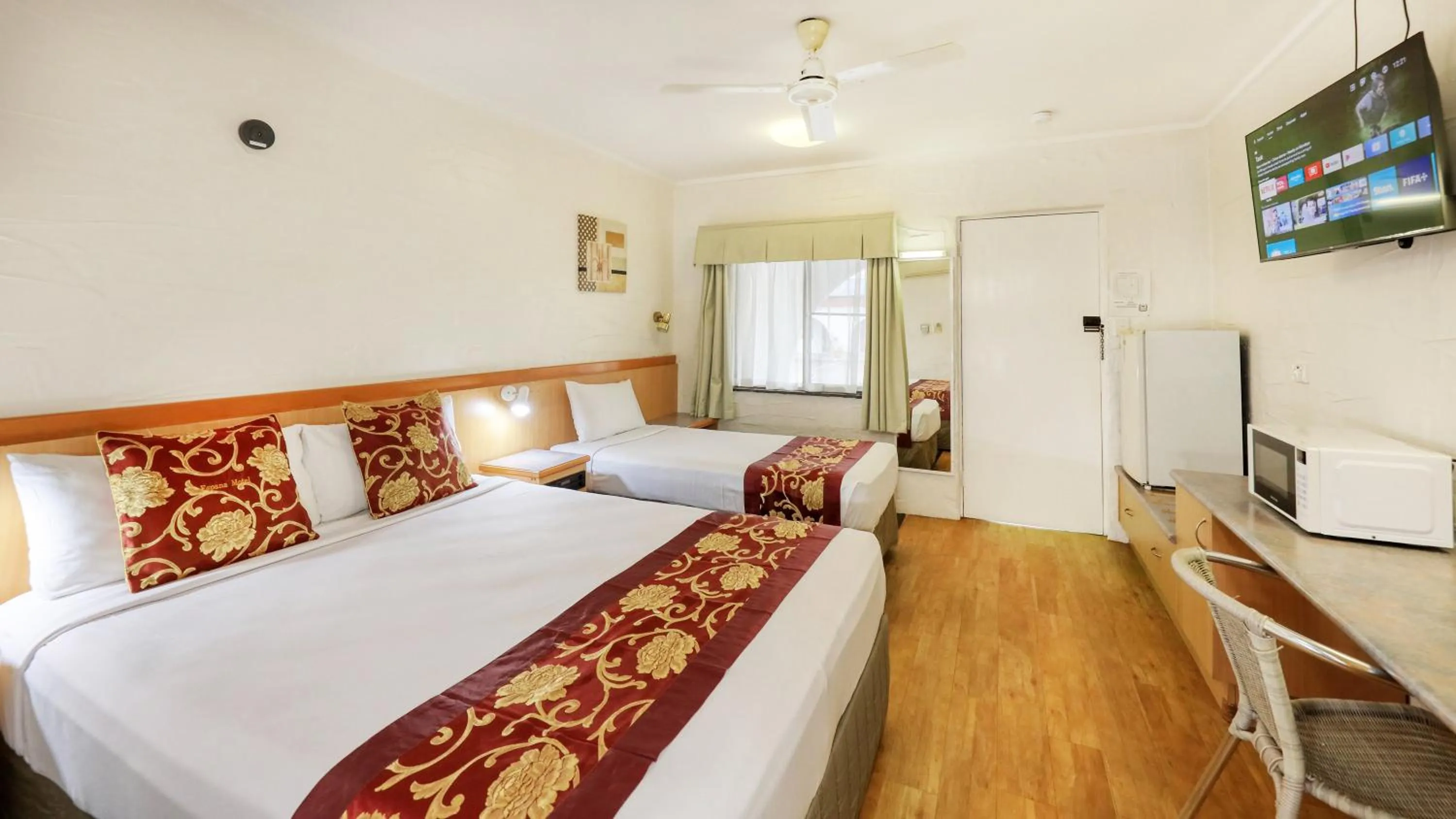 TV and multimedia, Bed in Espana Motel