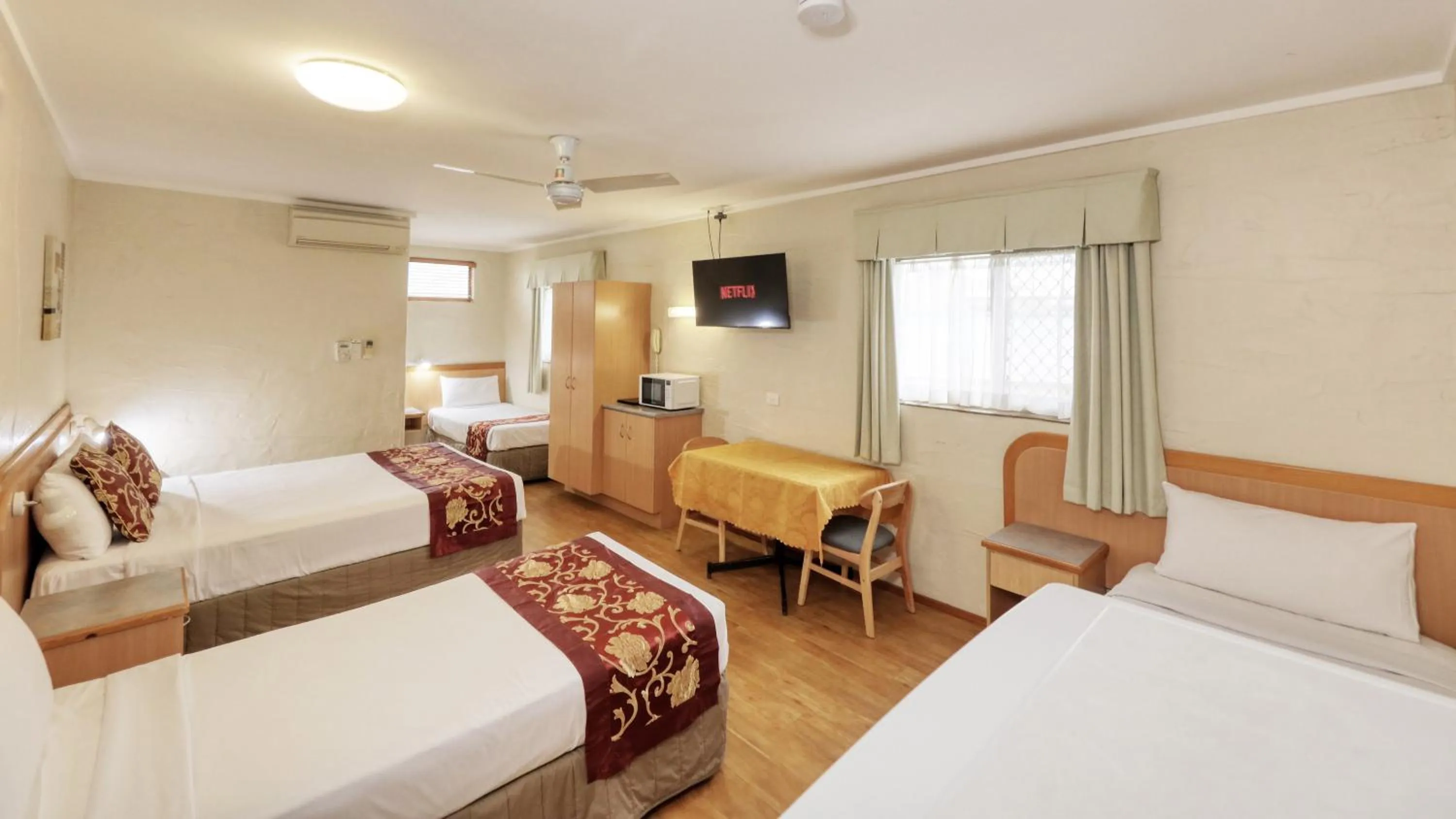 TV and multimedia, Bed in Espana Motel