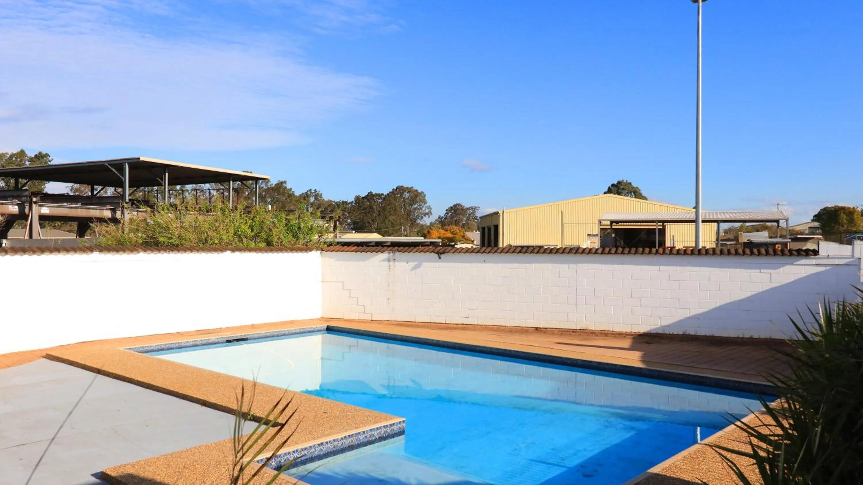 Swimming pool in Espana Motel