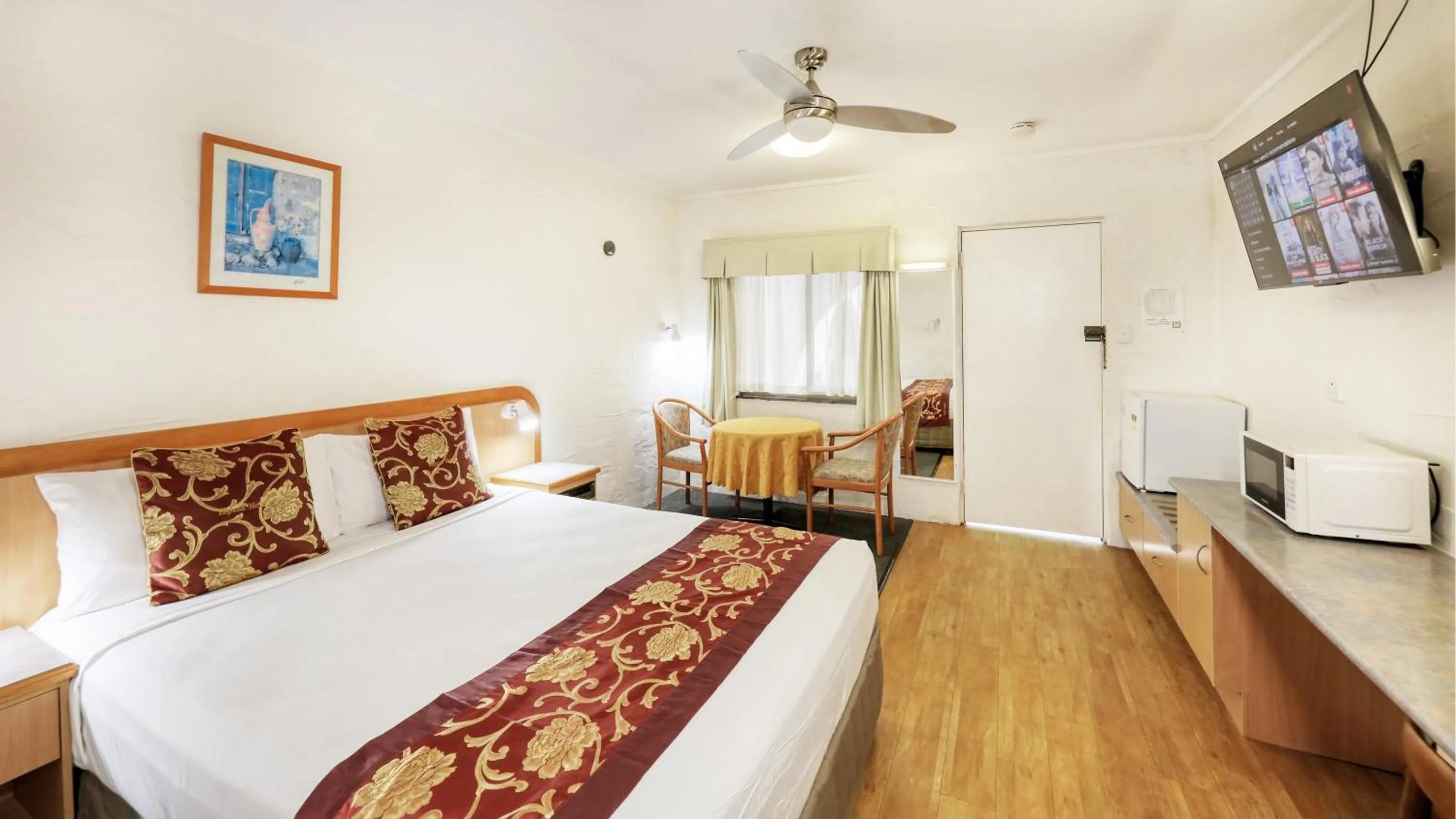 Dining area, Bed in Espana Motel