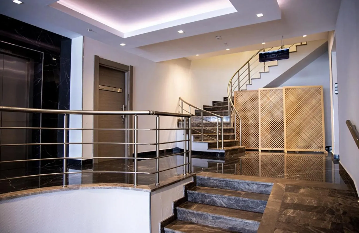 Facade/entrance in Hilly Hotel