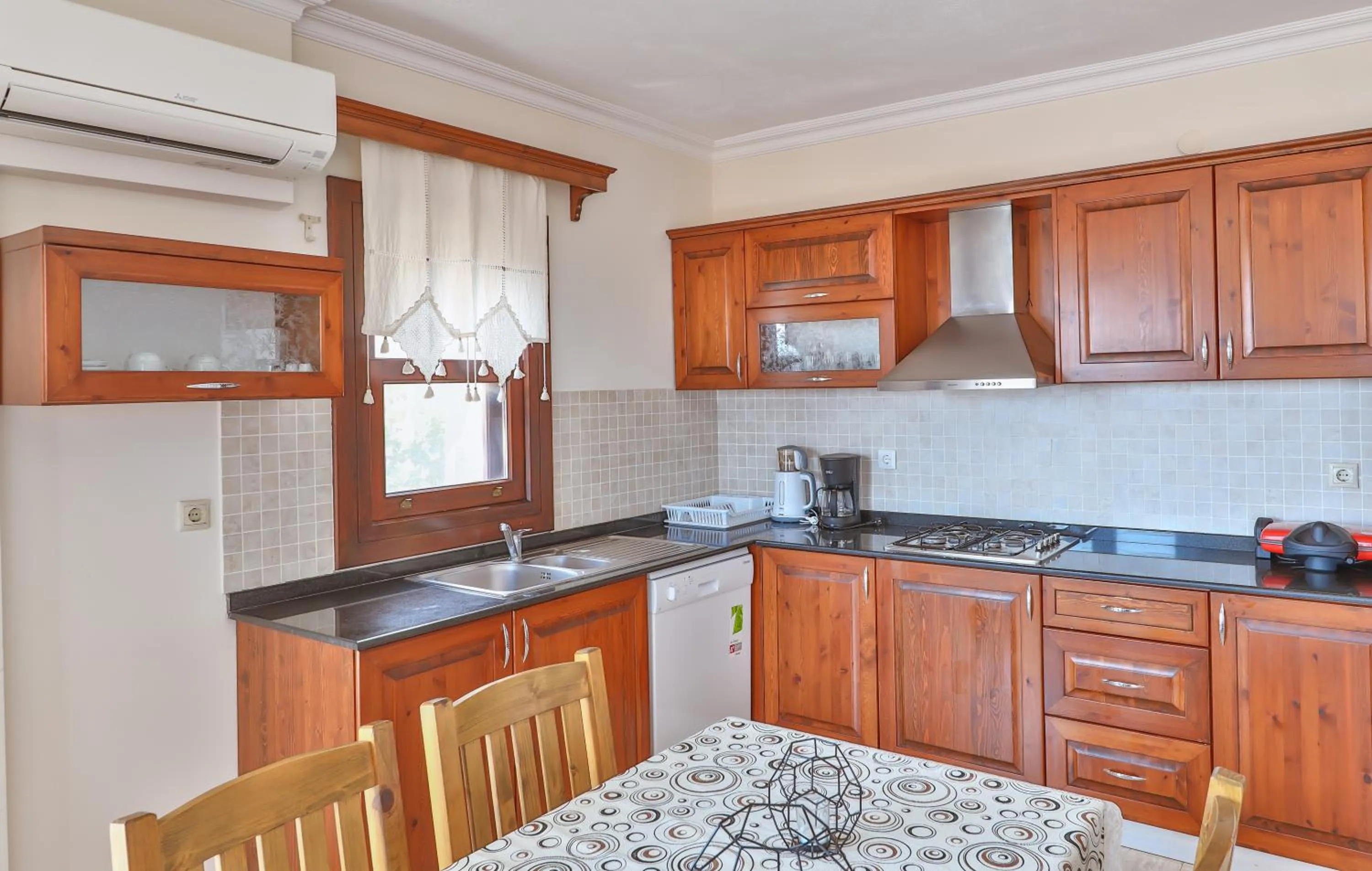 Kitchen or kitchenette in Nirvana Apartments