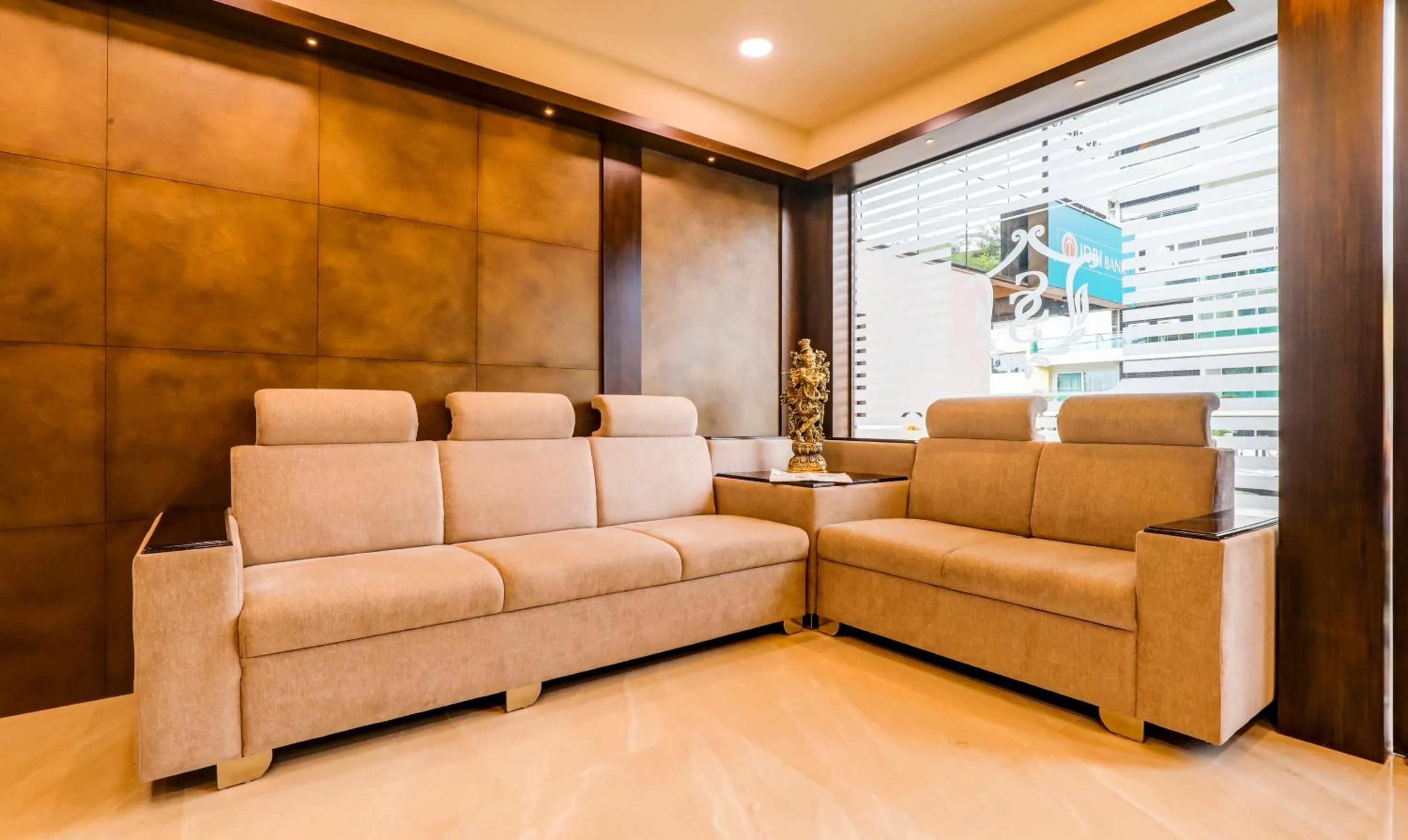 Seating area in Treebo The Horizon Kankanady