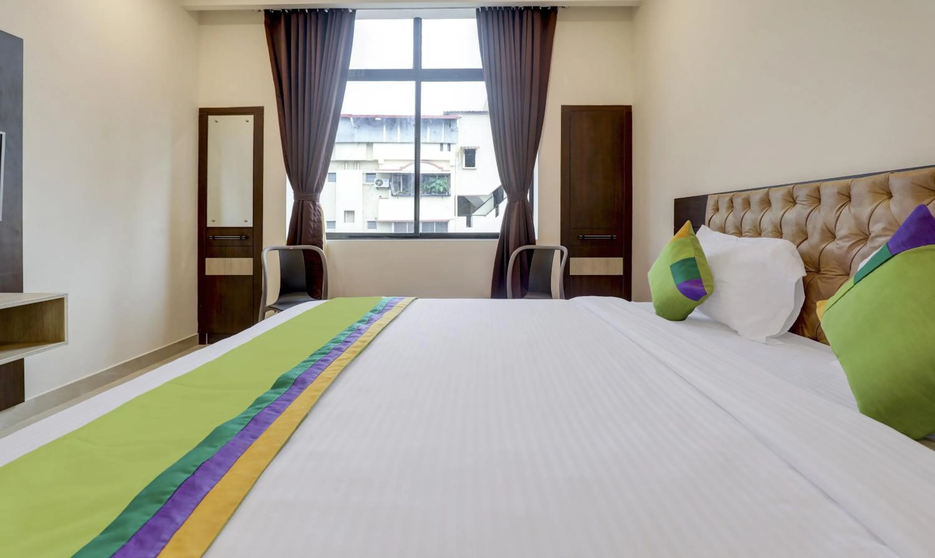 Photo of the whole room, Bed in Treebo The Horizon Kankanady