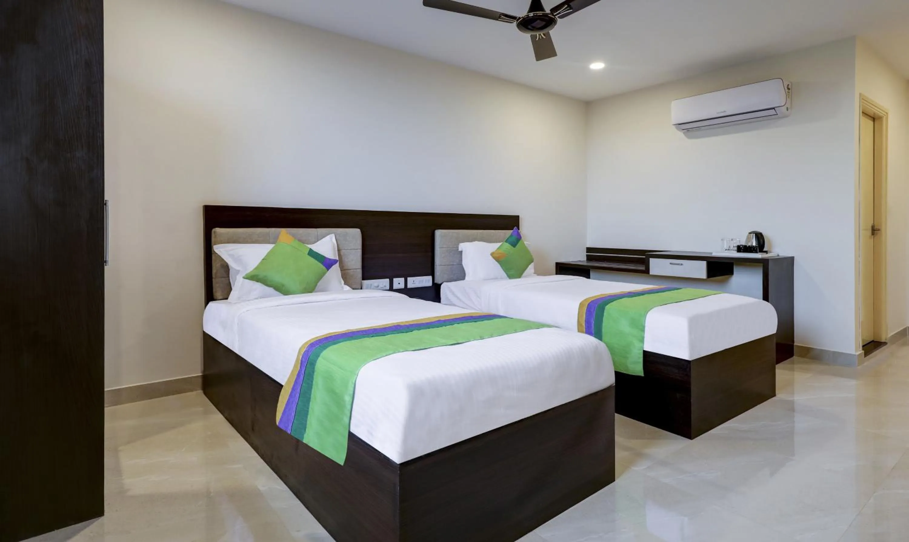 Photo of the whole room, Bed in Treebo The Horizon Kankanady