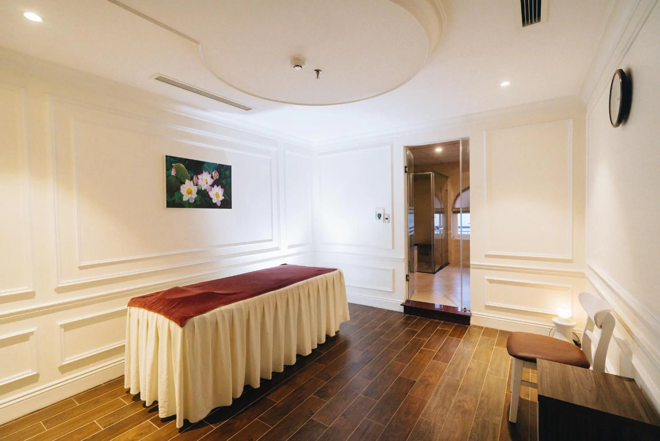 Spa and wellness centre/facilities, Bed in Manh Quan Luxury Hotel