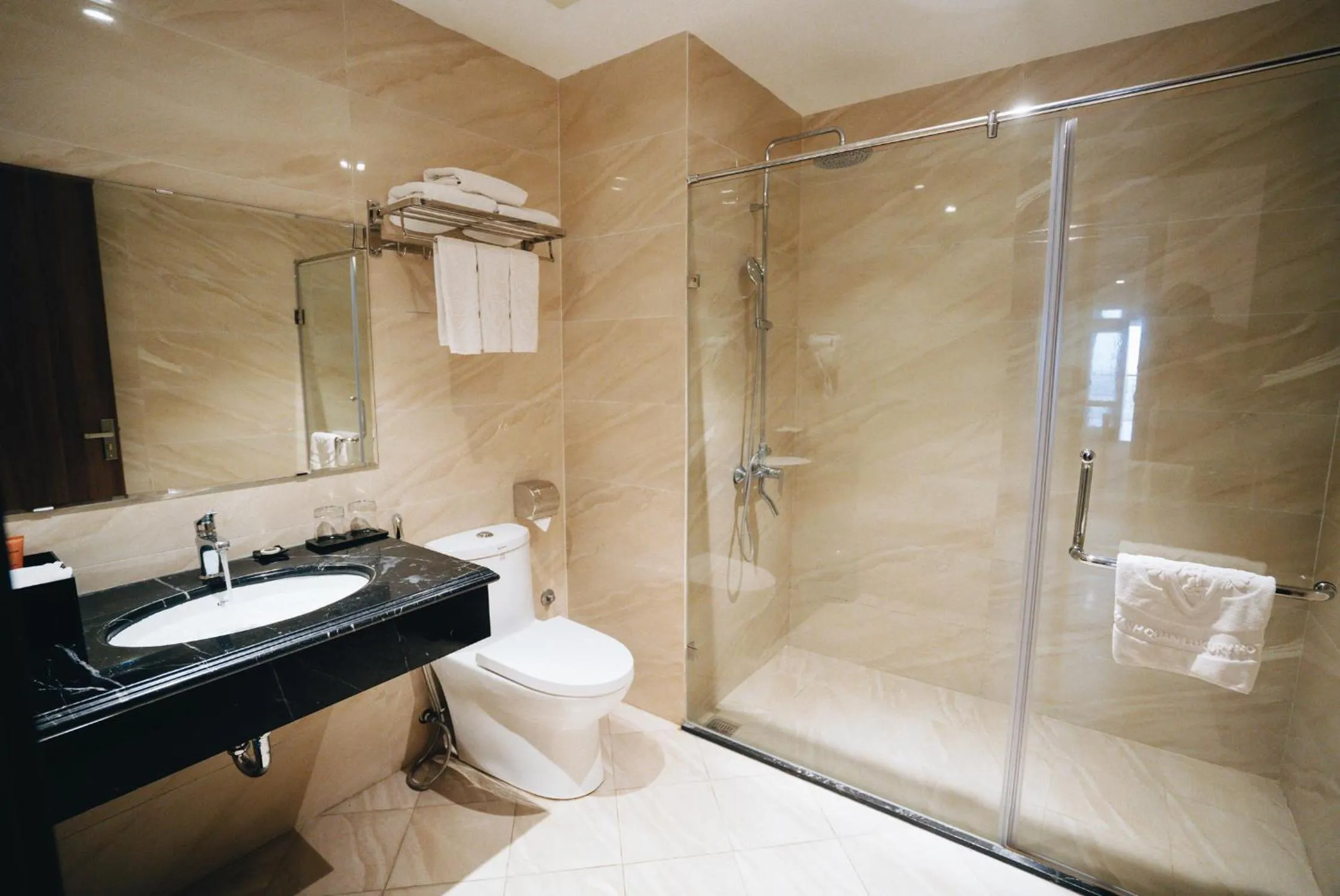 Bathroom in Manh Quan Luxury Hotel