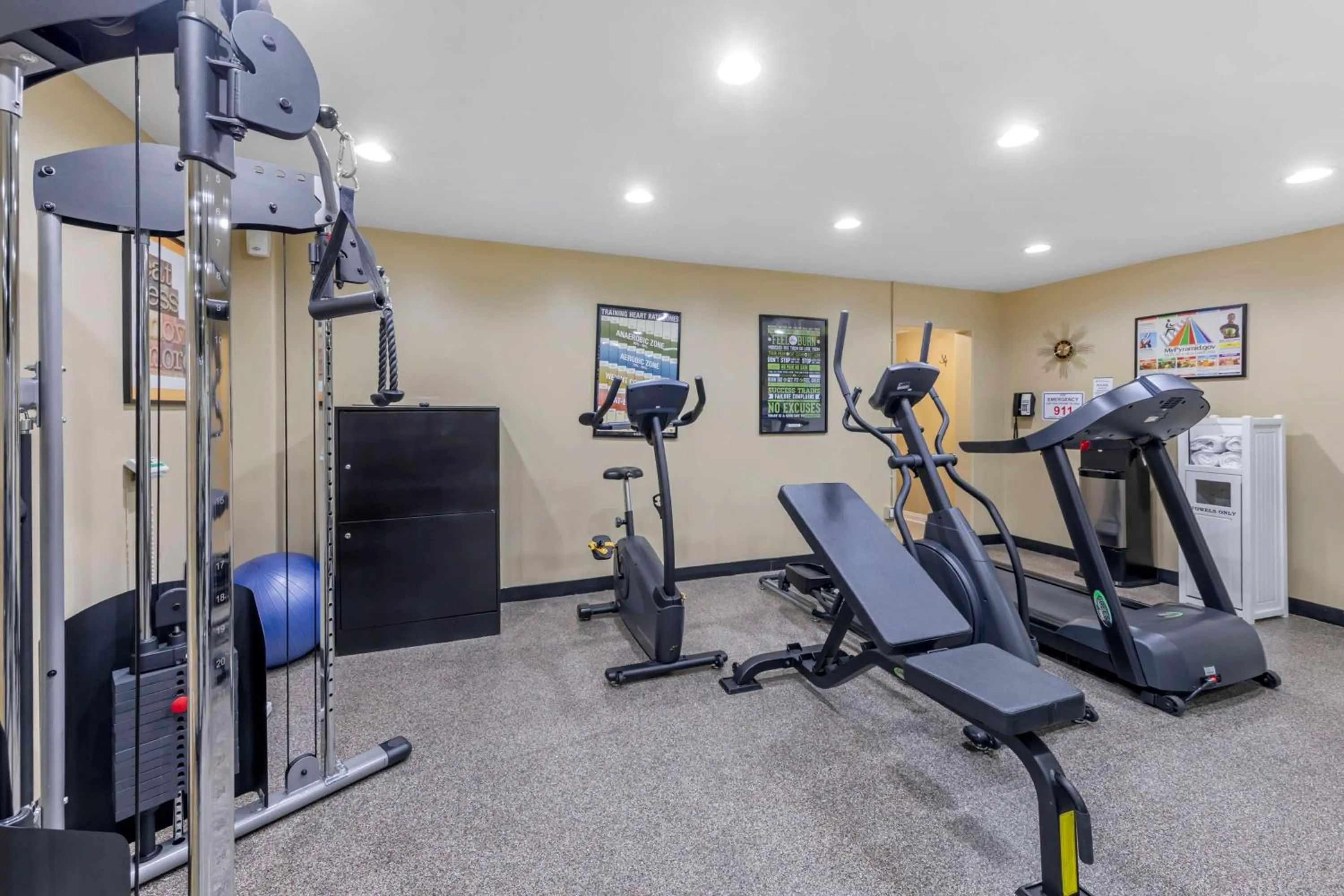 Fitness centre/facilities in Best Western Canoga Park Motor Inn