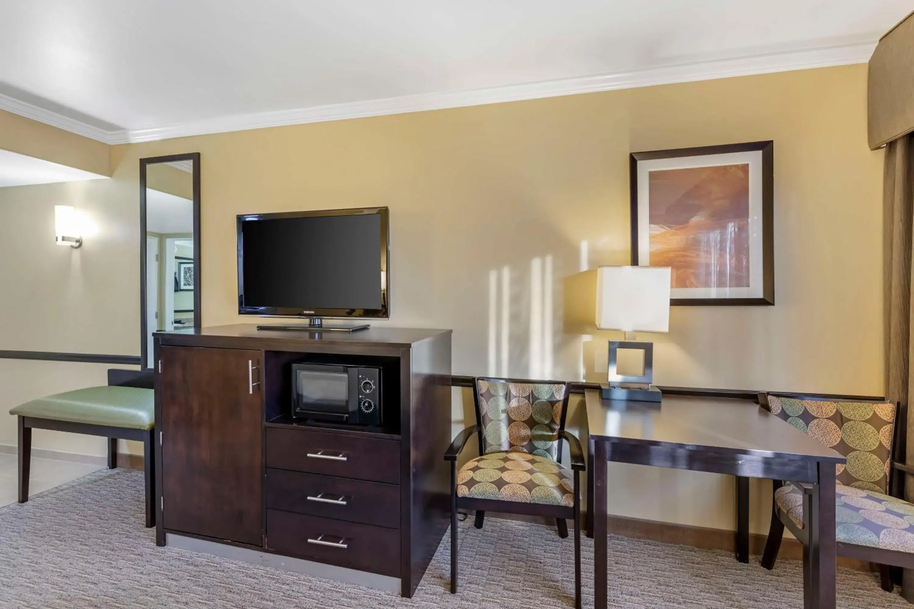 King Room - Poolside in Best Western Canoga Park Motor Inn King Room - Poolside in Best Western Canoga Park Motor Inn