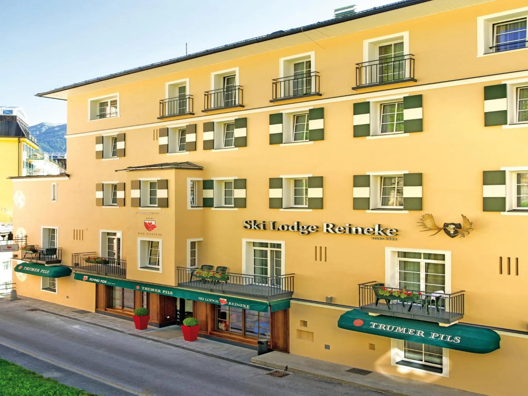 Facade/entrance in Ski Lodge Reineke