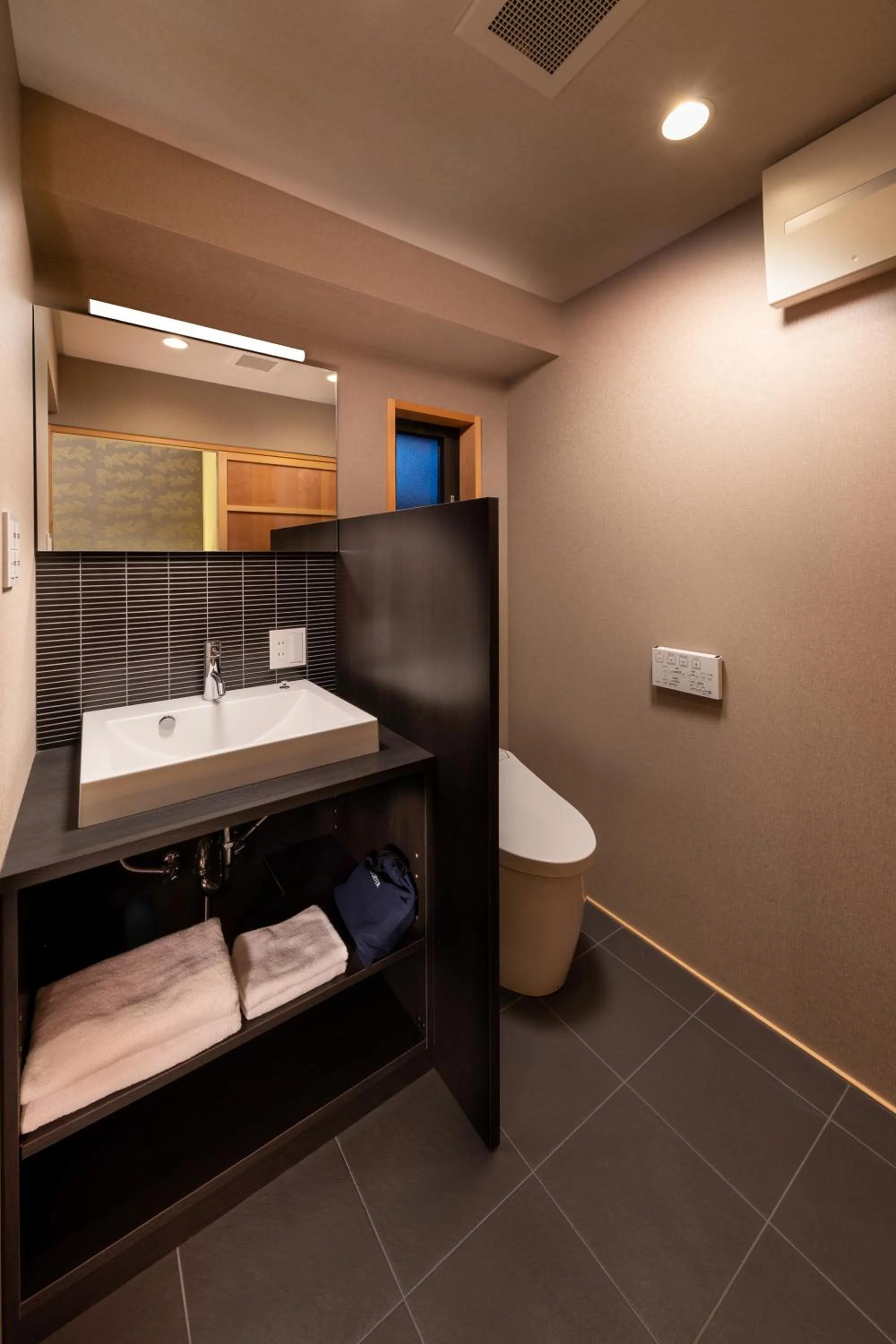 Toilet in Kanade Kyotoeki-Minami