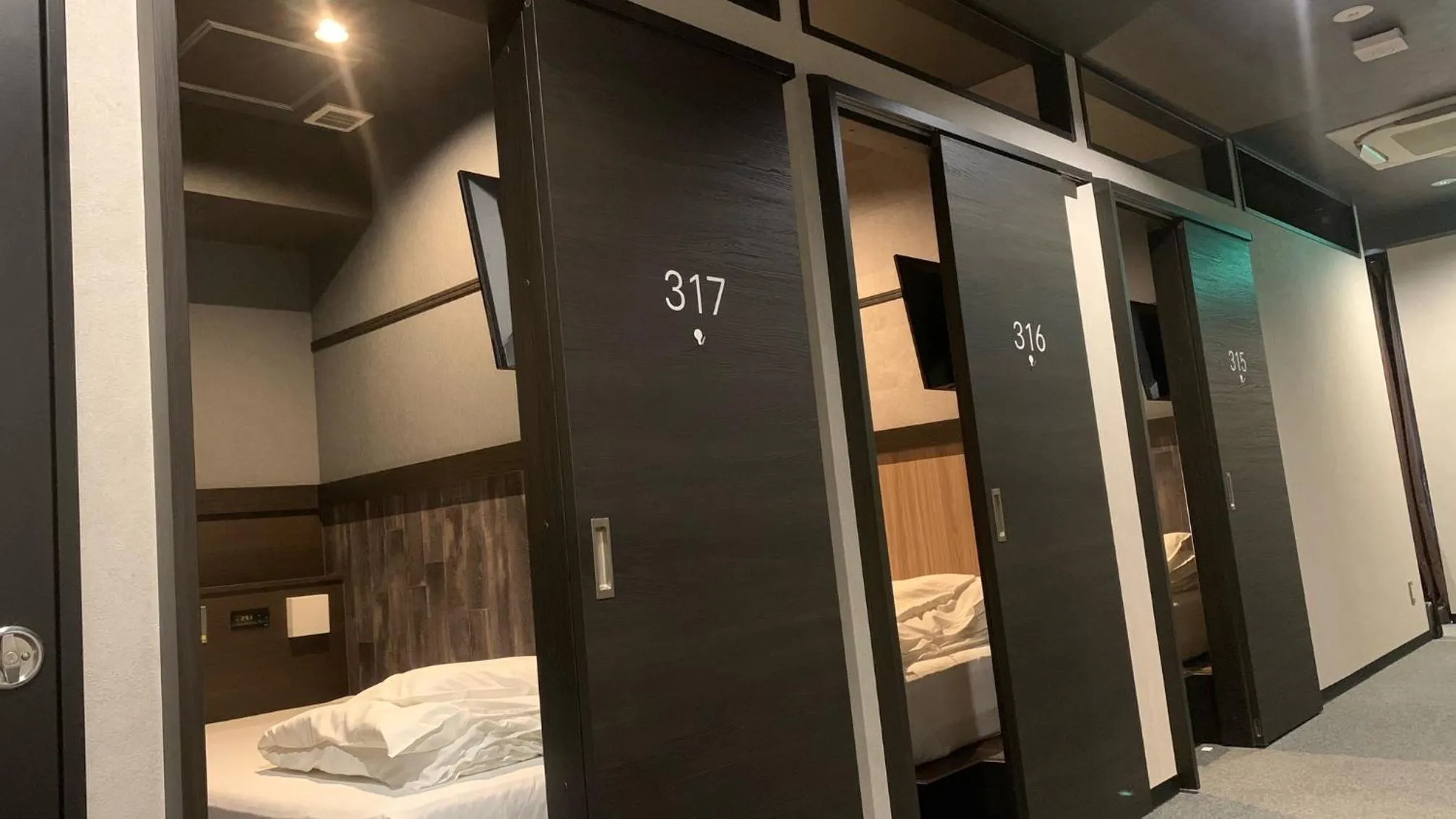 Photo of the whole room, Bed in Hotel Capsule Inn Shizuoka