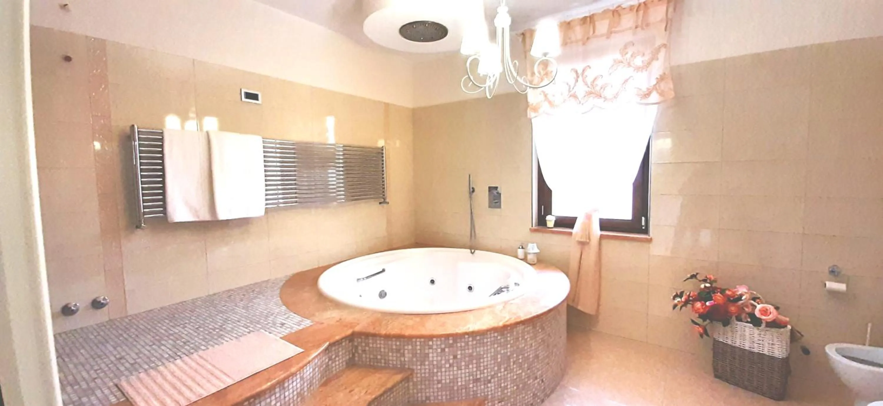 Hot Tub in Villa Arya