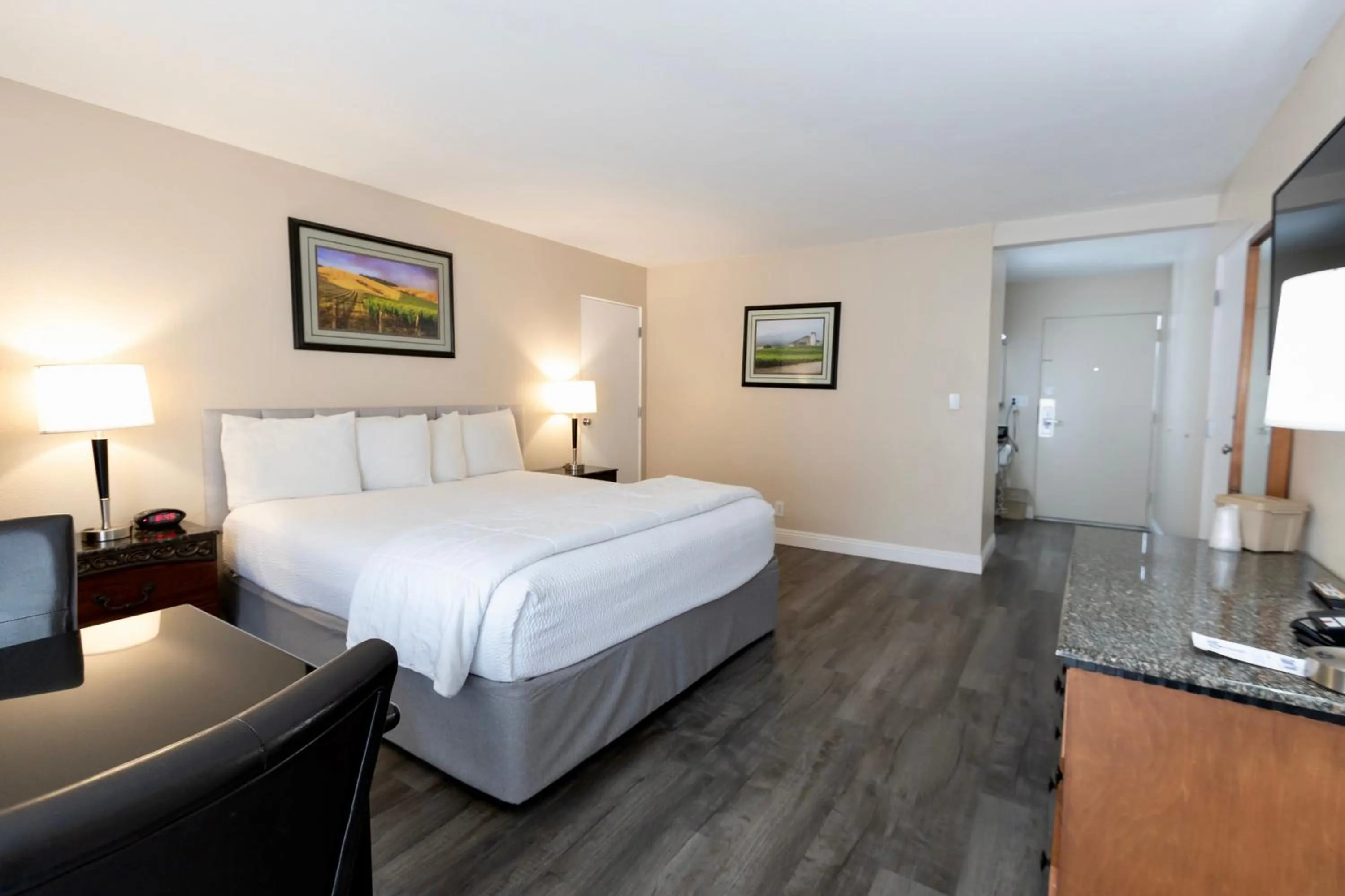 View (from property/room), Bed in Pea Soup Andersen's Inn