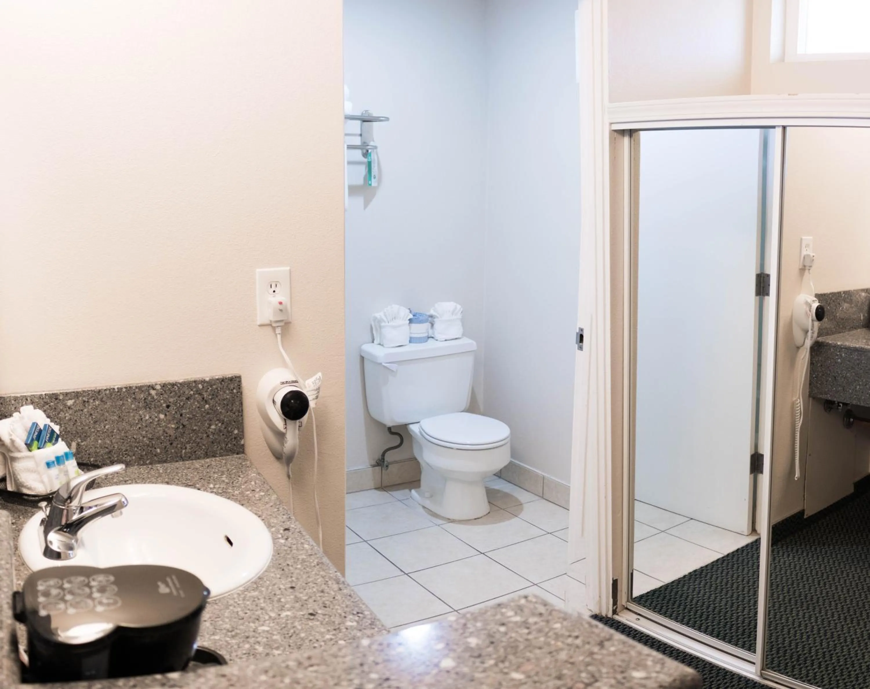 Bathroom in Pea Soup Andersen's Inn