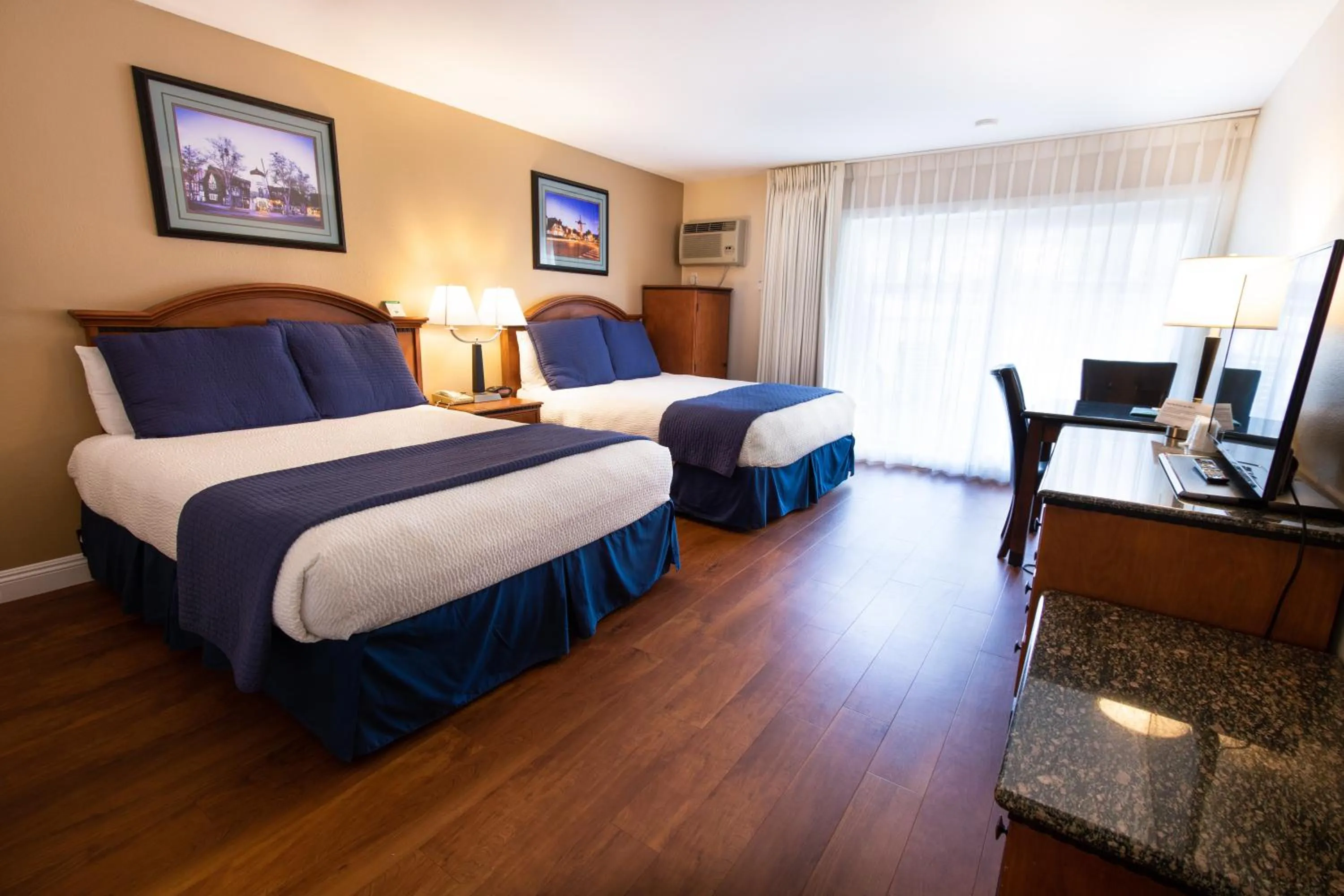 Bedroom, Bed in Pea Soup Andersen's Inn