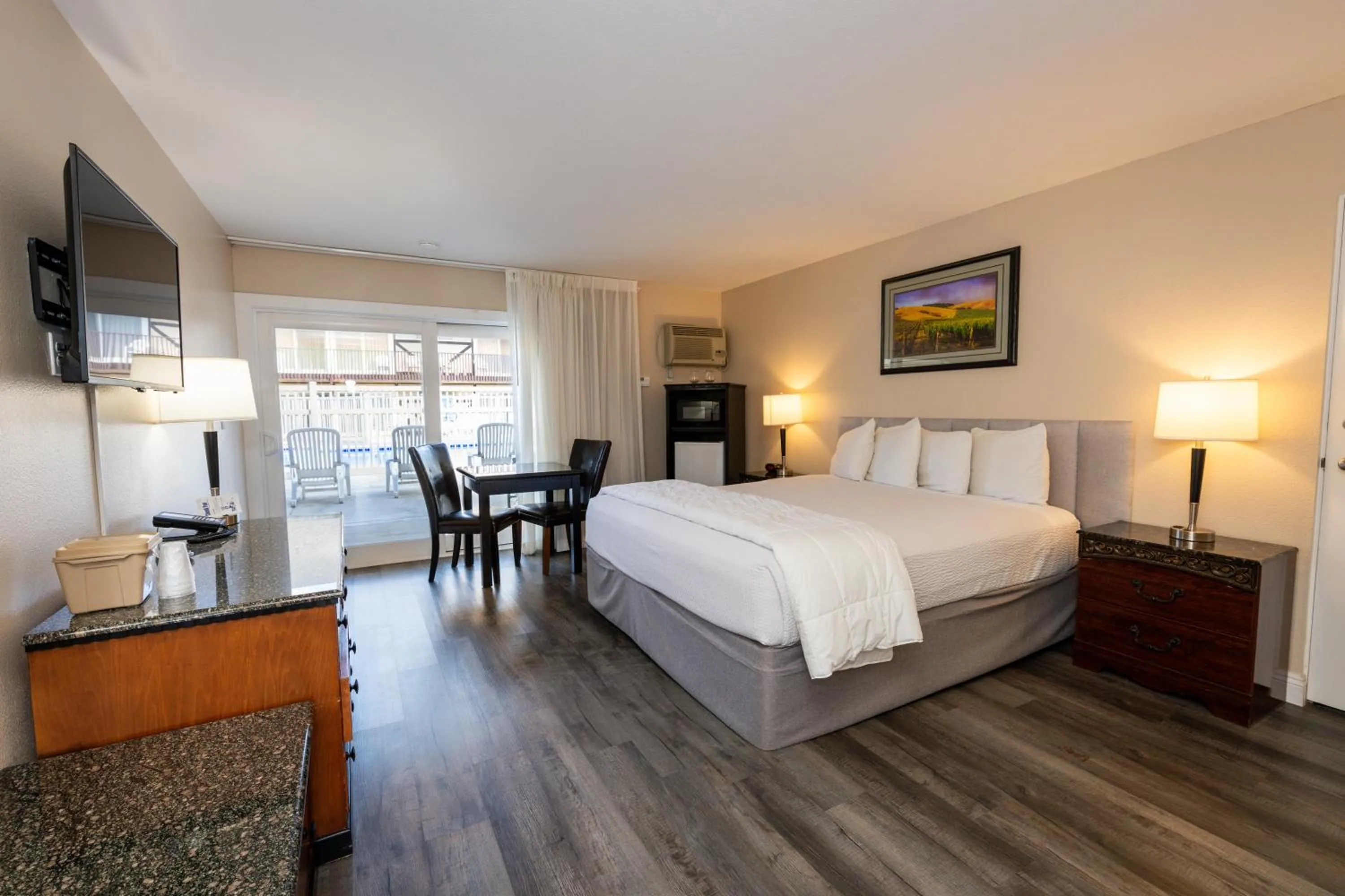 Patio, Bed in Pea Soup Andersen's Inn