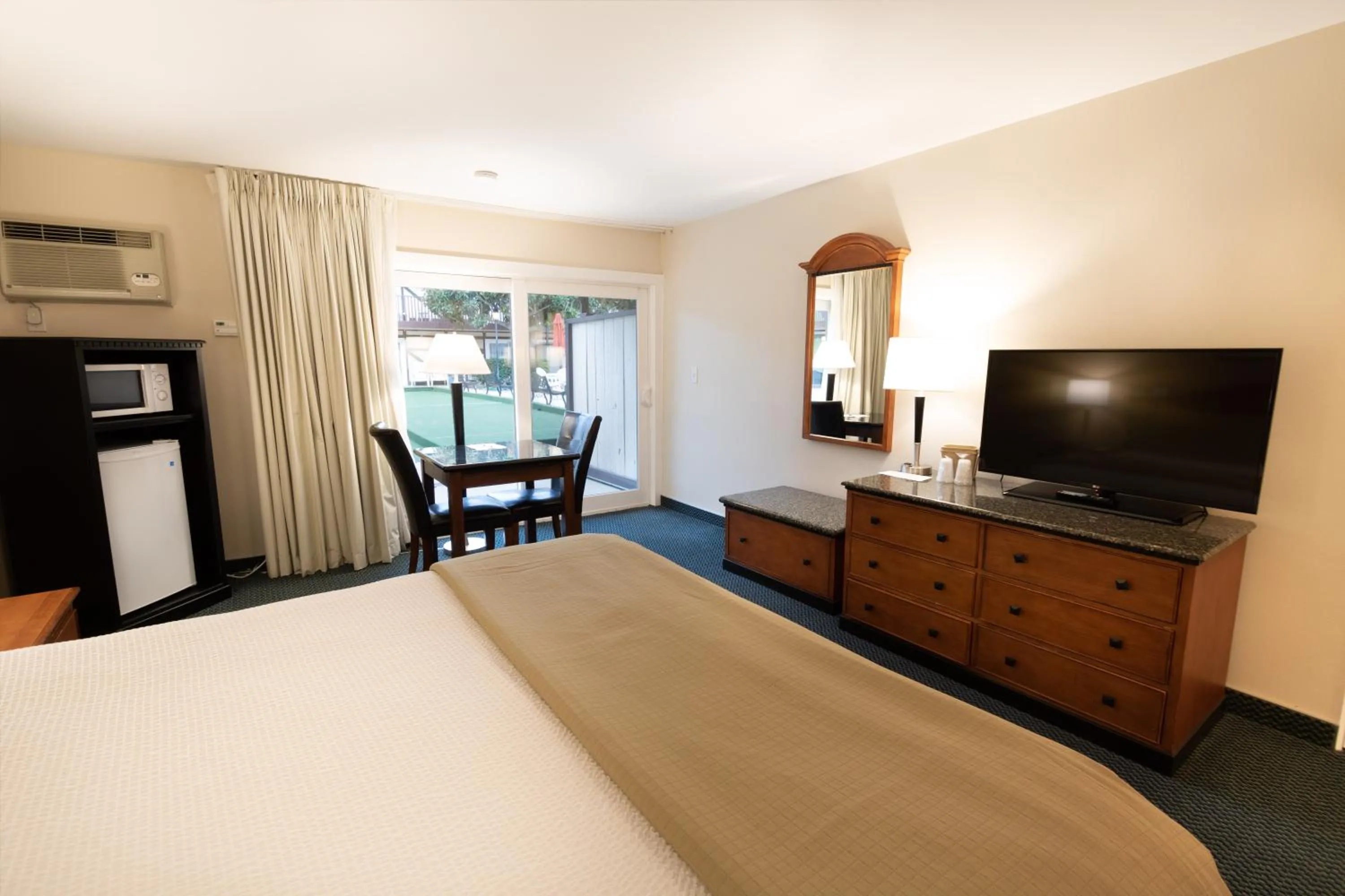 Minigolf, Bed in Pea Soup Andersen's Inn