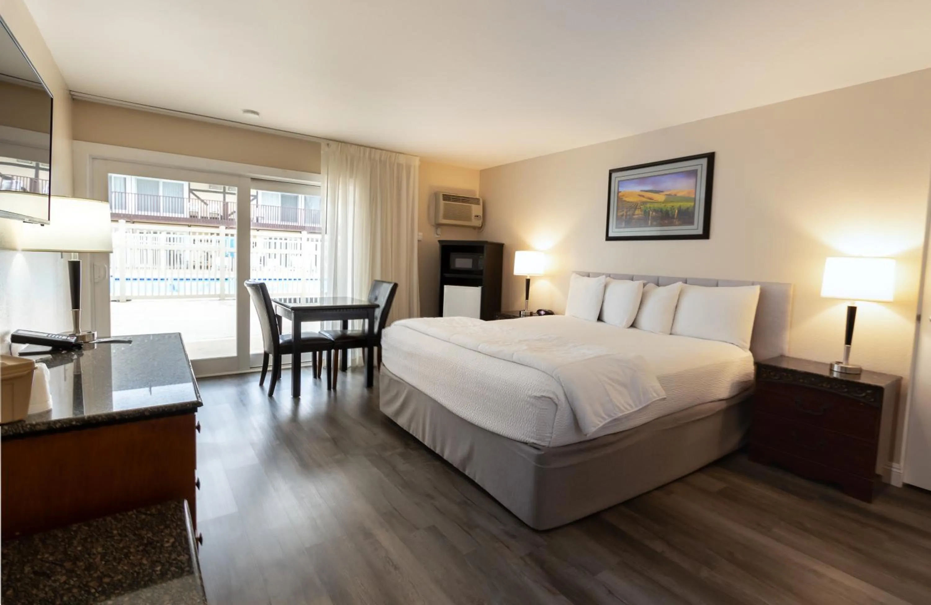 Patio, Bed in Pea Soup Andersen's Inn