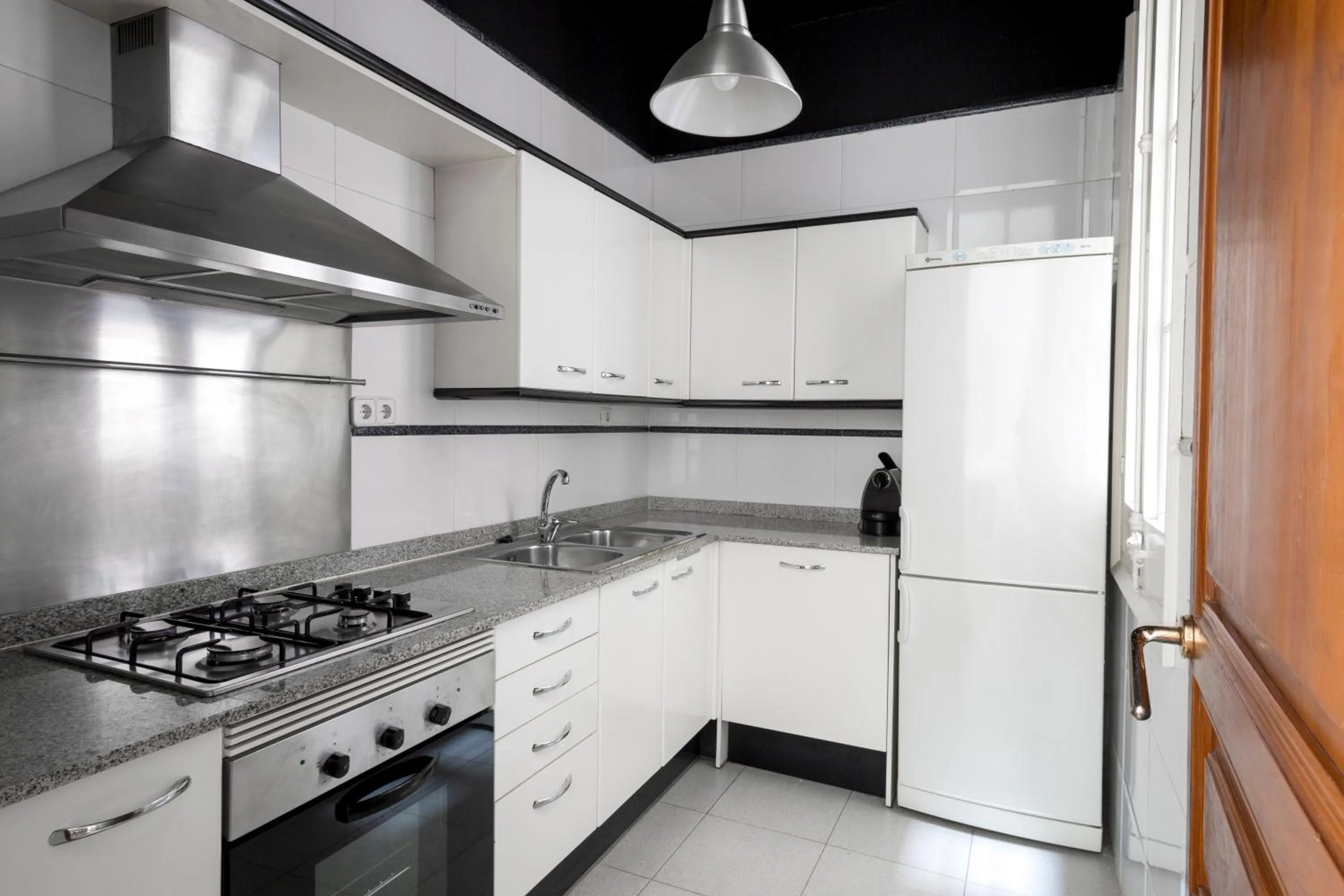 Kitchen or kitchenette in Barcelona Apartment Val